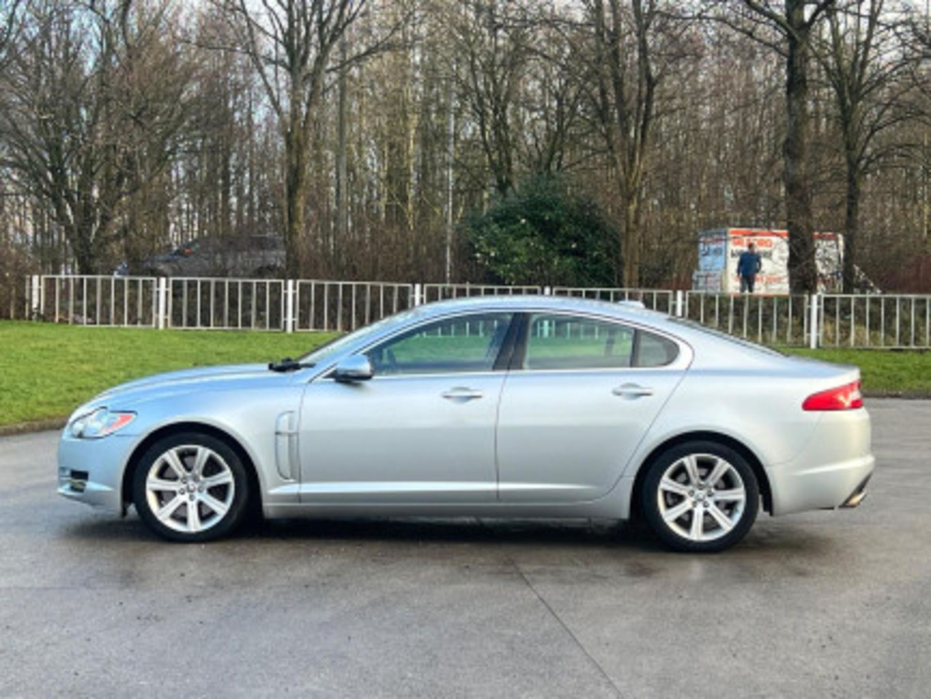 LUXURIOUS JAGUAR XF 3.0D V6 LUXURY 4DR AUTOMATIC SALOON >>--NO VAT ON HAMMER--<< - Image 35 of 80