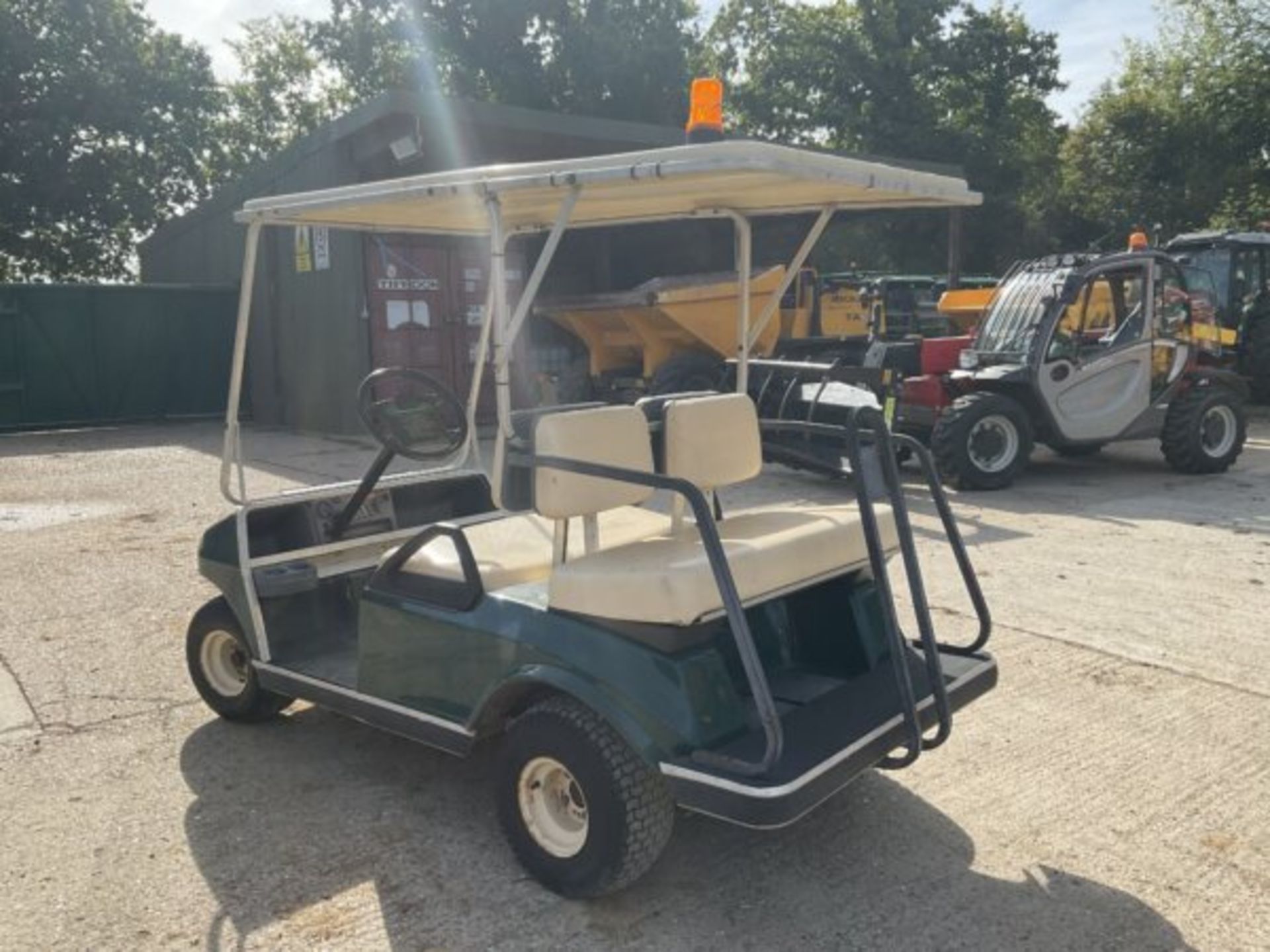 CLUB CAR VILLAGER GOLF BUGGY. PETROL. WINDSHIELD. 4 PASSENGERS. - Image 3 of 9