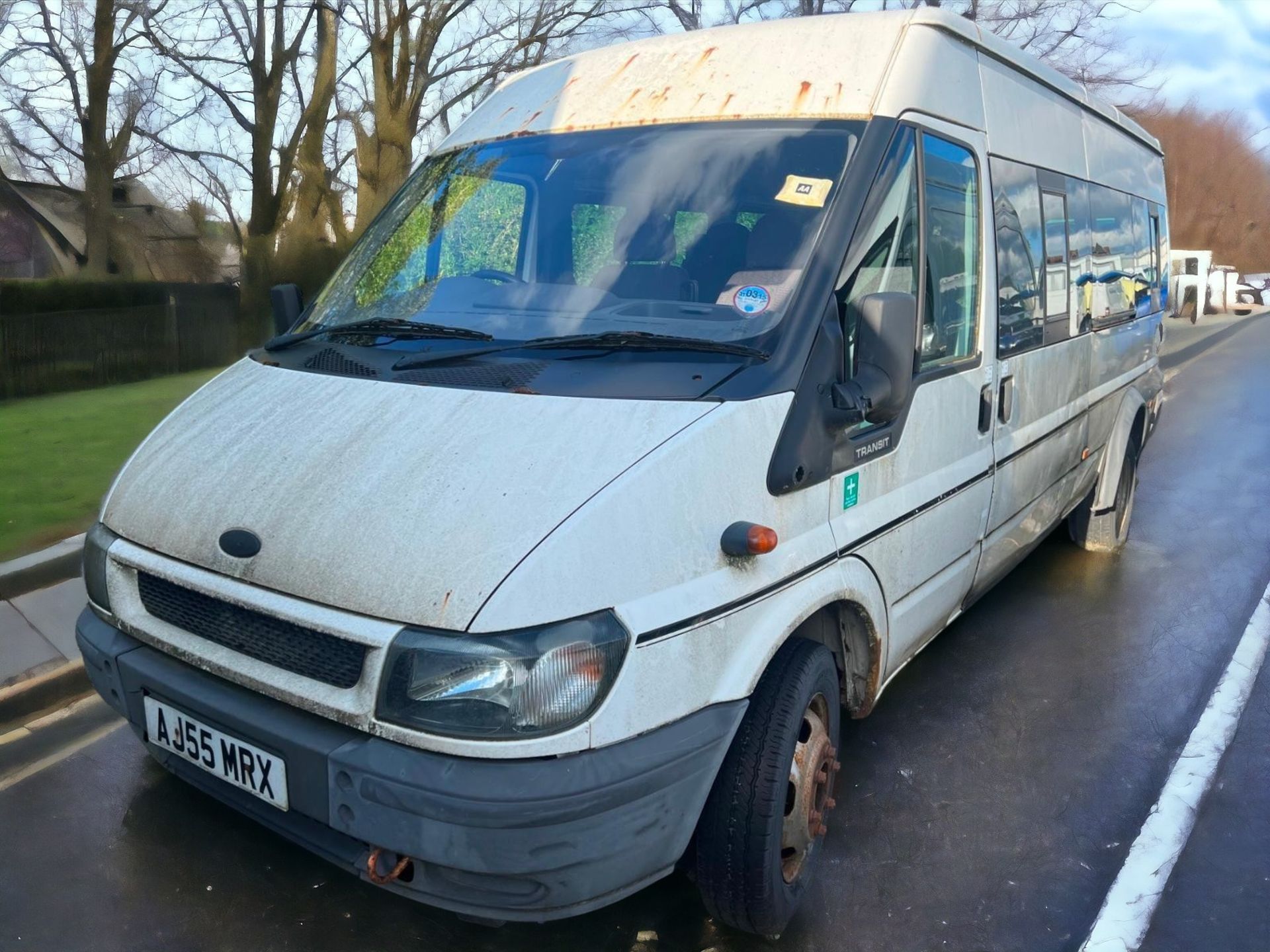 **SPARES OR REPAIRS** 2005 FORD TRANSIT LWB 17 SEATER MINIBUS >>--NO VAT ON HAMMER--<<