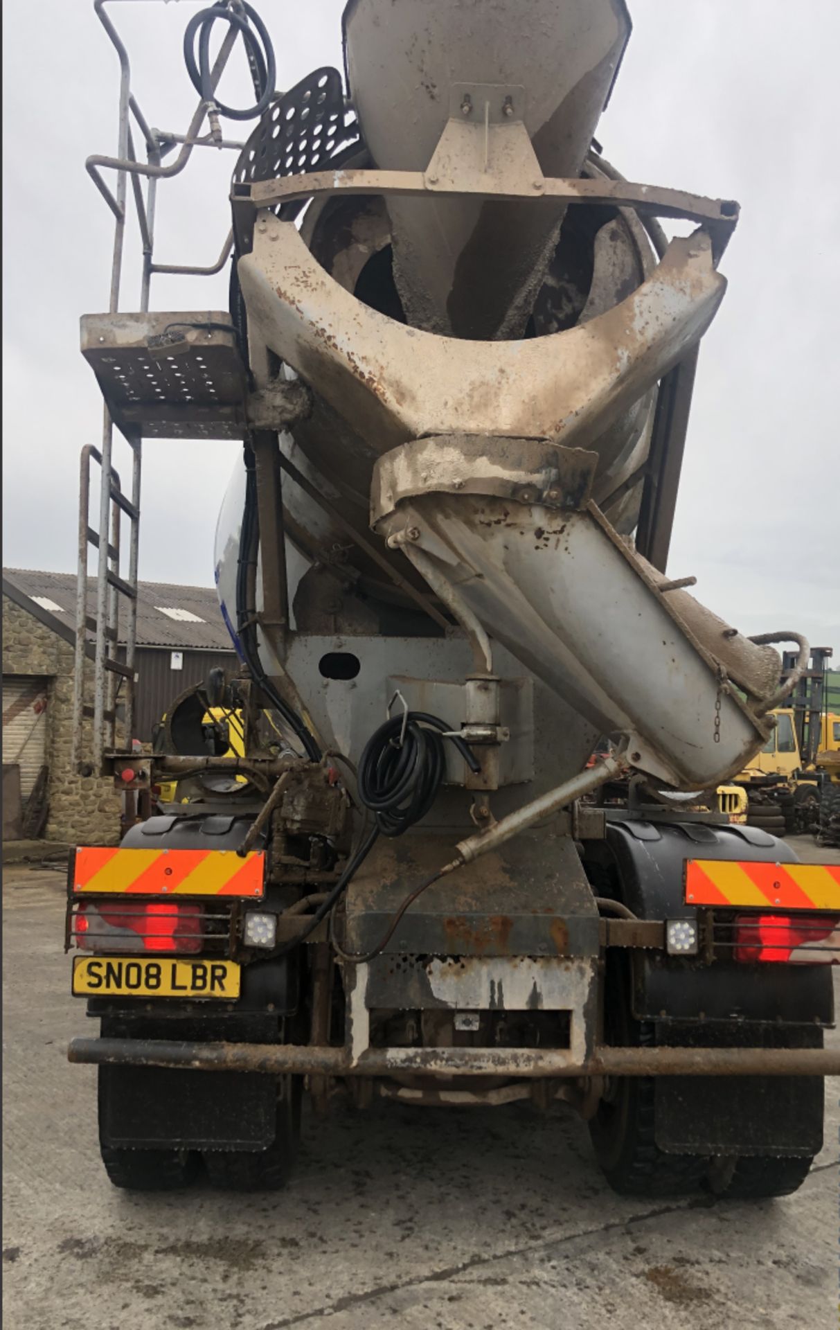 MAN 32-400 , 8×4 CEMENT MIXER TRUCK - Image 9 of 9