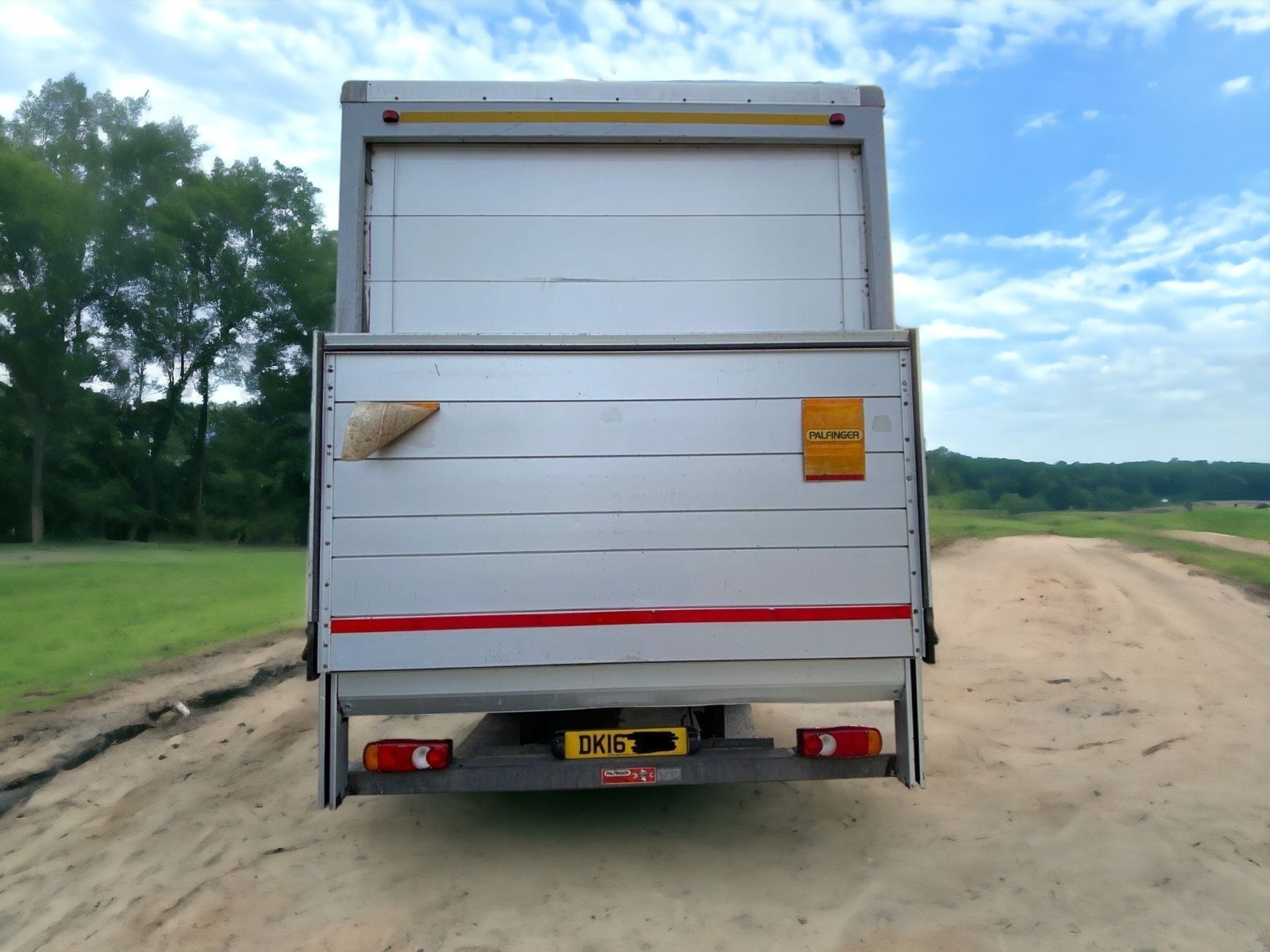2016 DAF LF 21FT LUTON/BOX TRUCK WITH TAIL LIFT >>--NO VAT ON HAMMER--<< - Image 7 of 13
