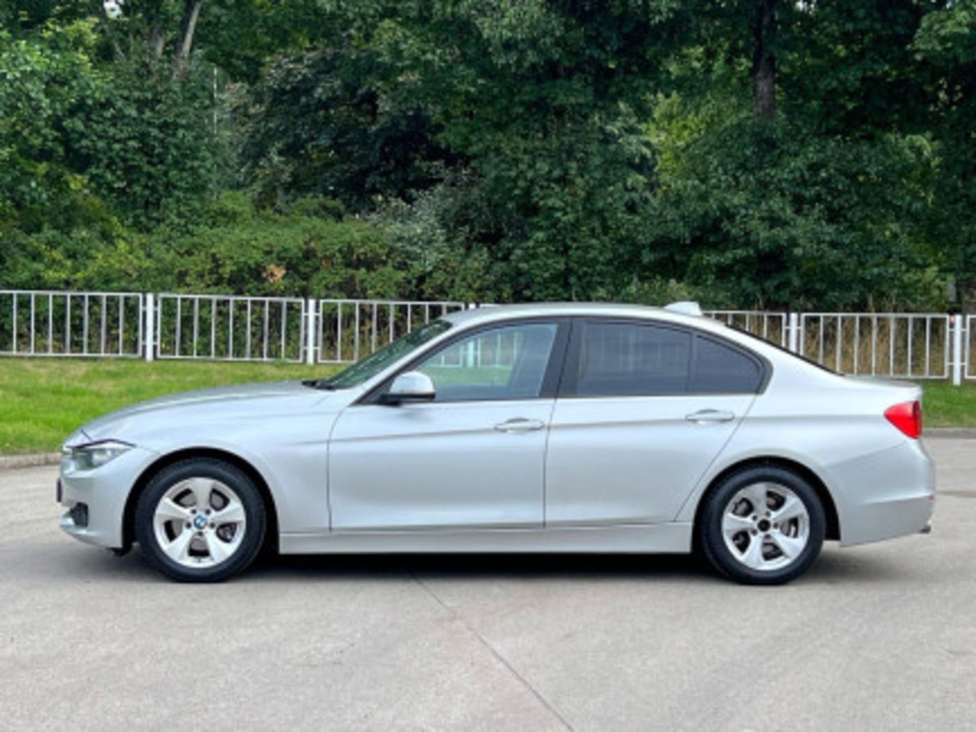 BMW 3 SERIES 2.0 DIESEL ED START STOP - A WELL-MAINTAINED GEM >>--NO VAT ON HAMMER--<< - Bild 122 aus 229