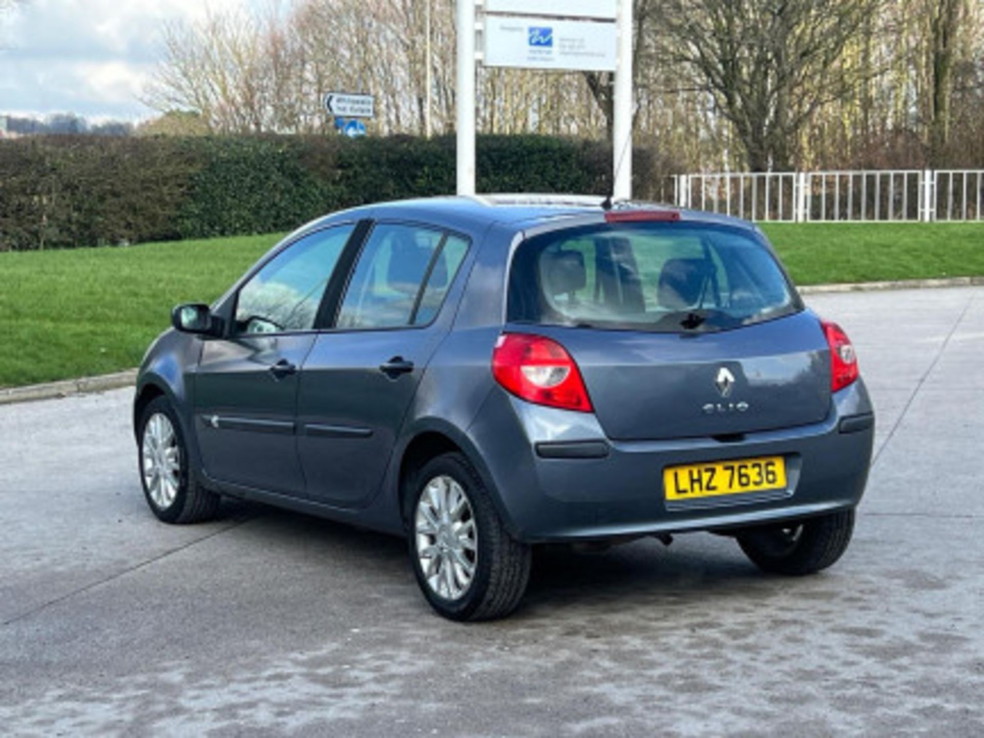 RENAULT CLIO 1.2 16V DYNAMIQUE 5DR **(ONLY K MILEAGE)** >>--NO VAT ON HAMMER--<< - Image 22 of 62