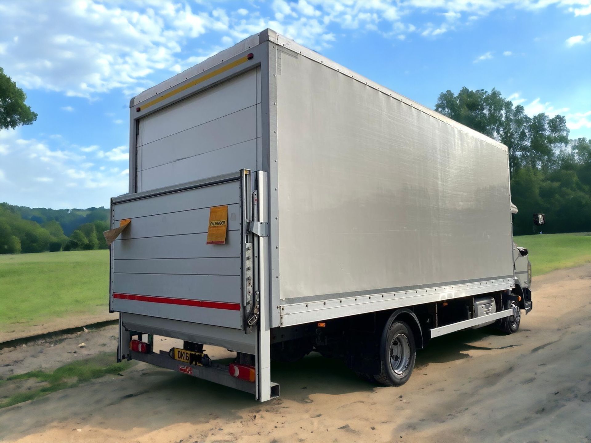 2016 DAF LF 21FT LUTON/BOX TRUCK WITH TAIL LIFT >>--NO VAT ON HAMMER--<< - Image 6 of 13
