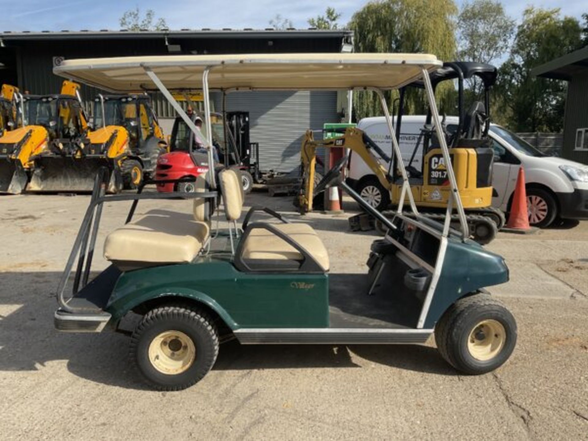 CLUB CAR VILLAGER GOLF BUGGY. PETROL. WINDSHIELD. 4 PASSENGERS. - Bild 6 aus 9