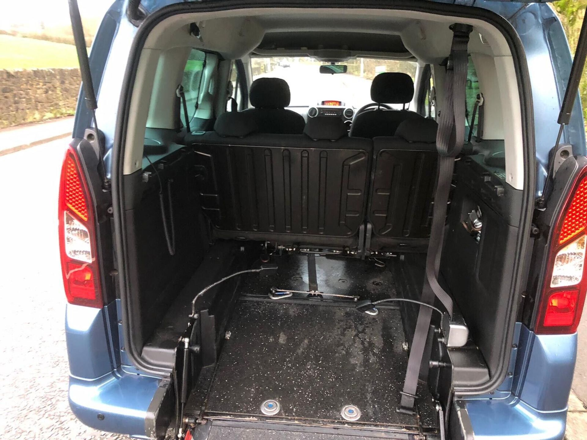 EXCEPTIONAL 2018/18 PEUGEOT PARTNER ACTIVE WHEELCHAIR ACCESSIBLE VEHICLE >>--NO VAT ON HAMMER--<< - Image 9 of 14