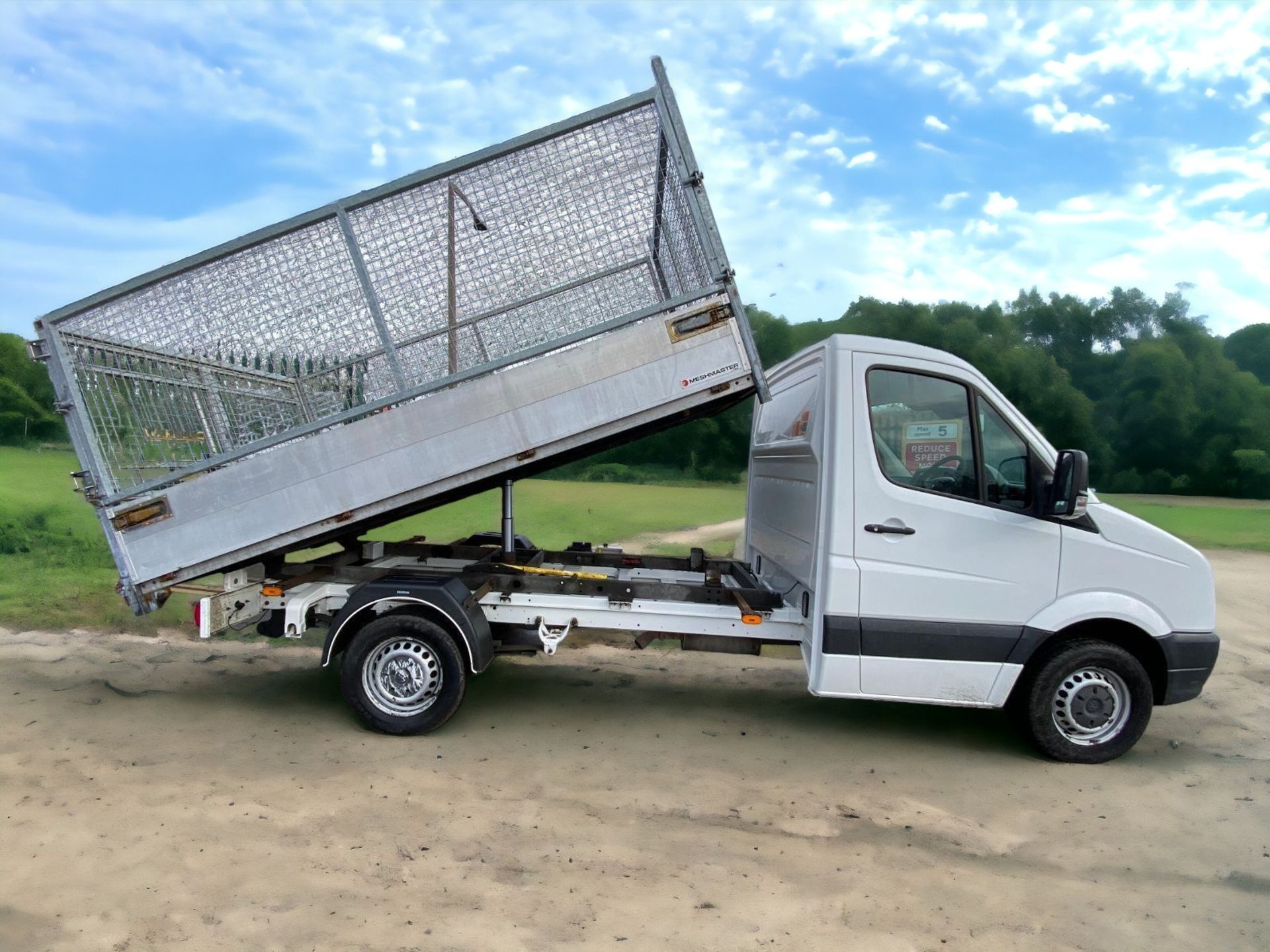 2016 VOLKSWAGEN CRAFTER 12FT ALUMINIUM DROP DOWN CAGE TIPPER TRUCK >>--NO VAT ON HAMMER--<< - Image 4 of 6