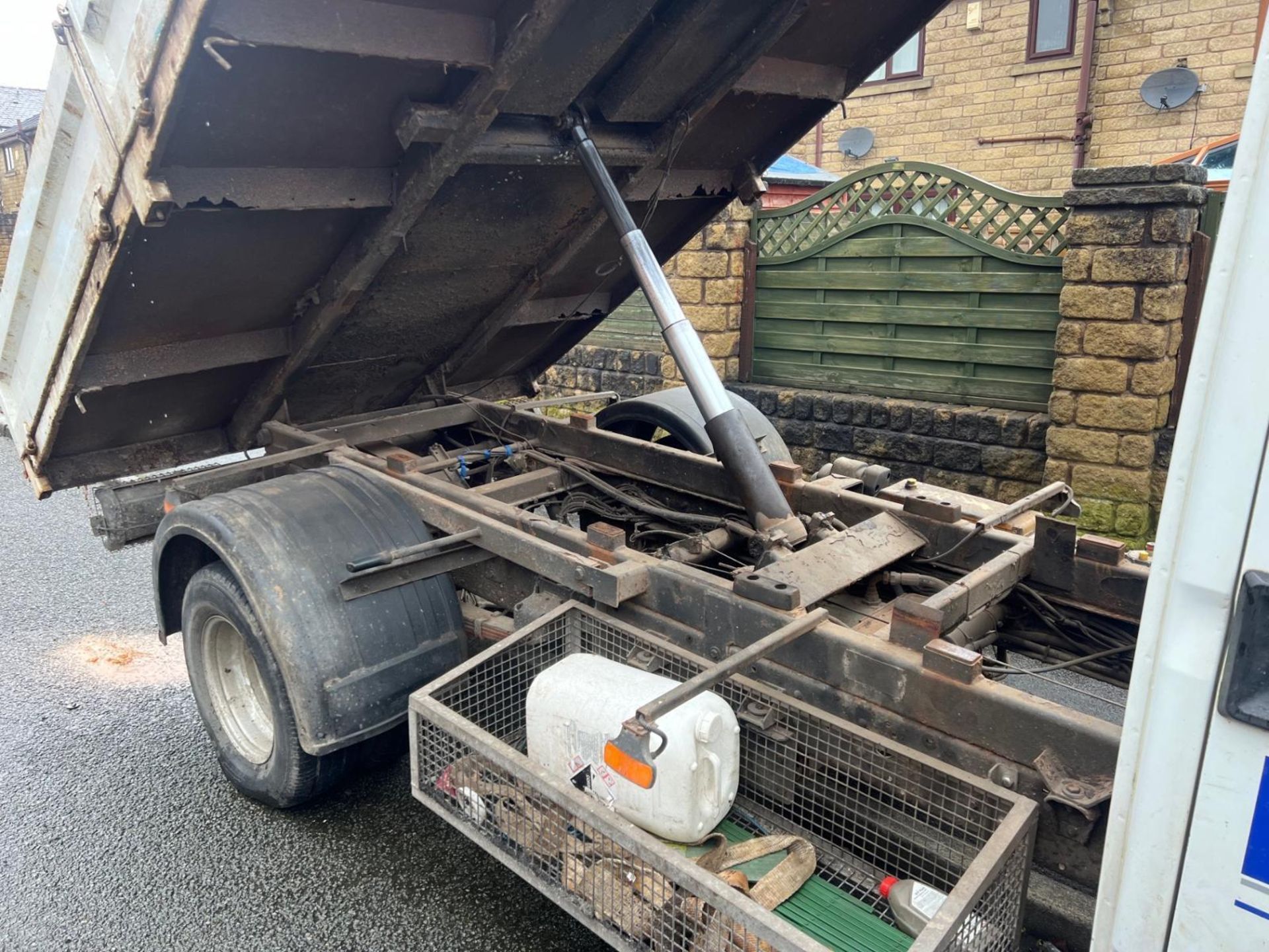 **SPARES OR REPAIRS** 2007 VECO DAILY 7 TON CREWCAB TIPPER >>--NO VAT ON HAMMER--<< - Image 8 of 14