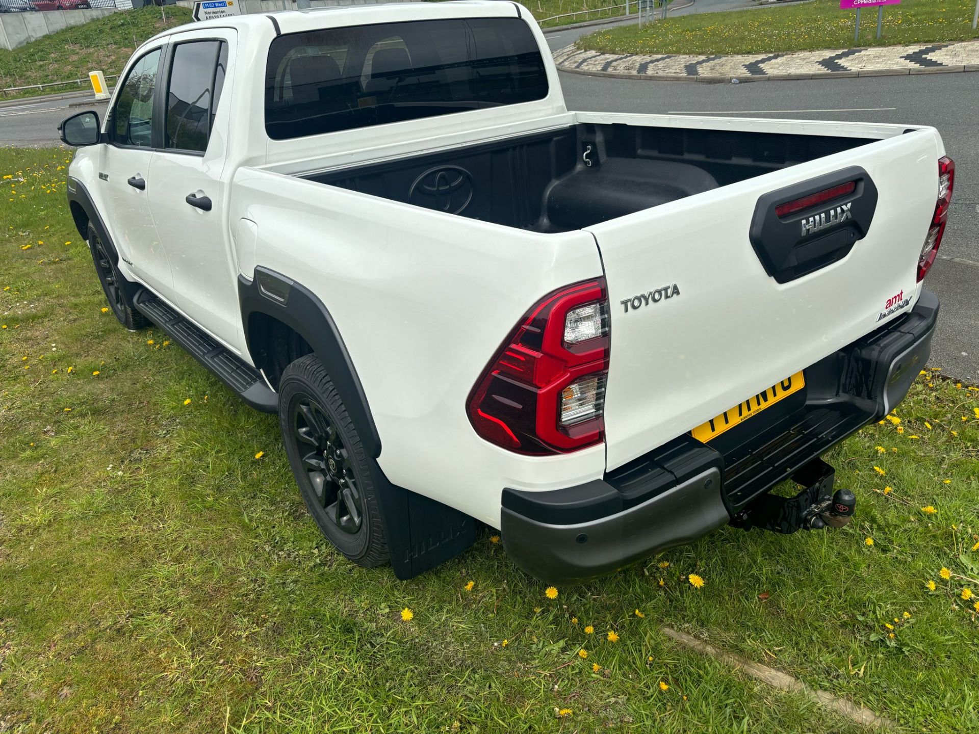>>>SPECIAL CLEARANCE<<< TOYOTA 2022 HILUX INVINCIBLE X **ONLY 23K MILES - Image 9 of 14