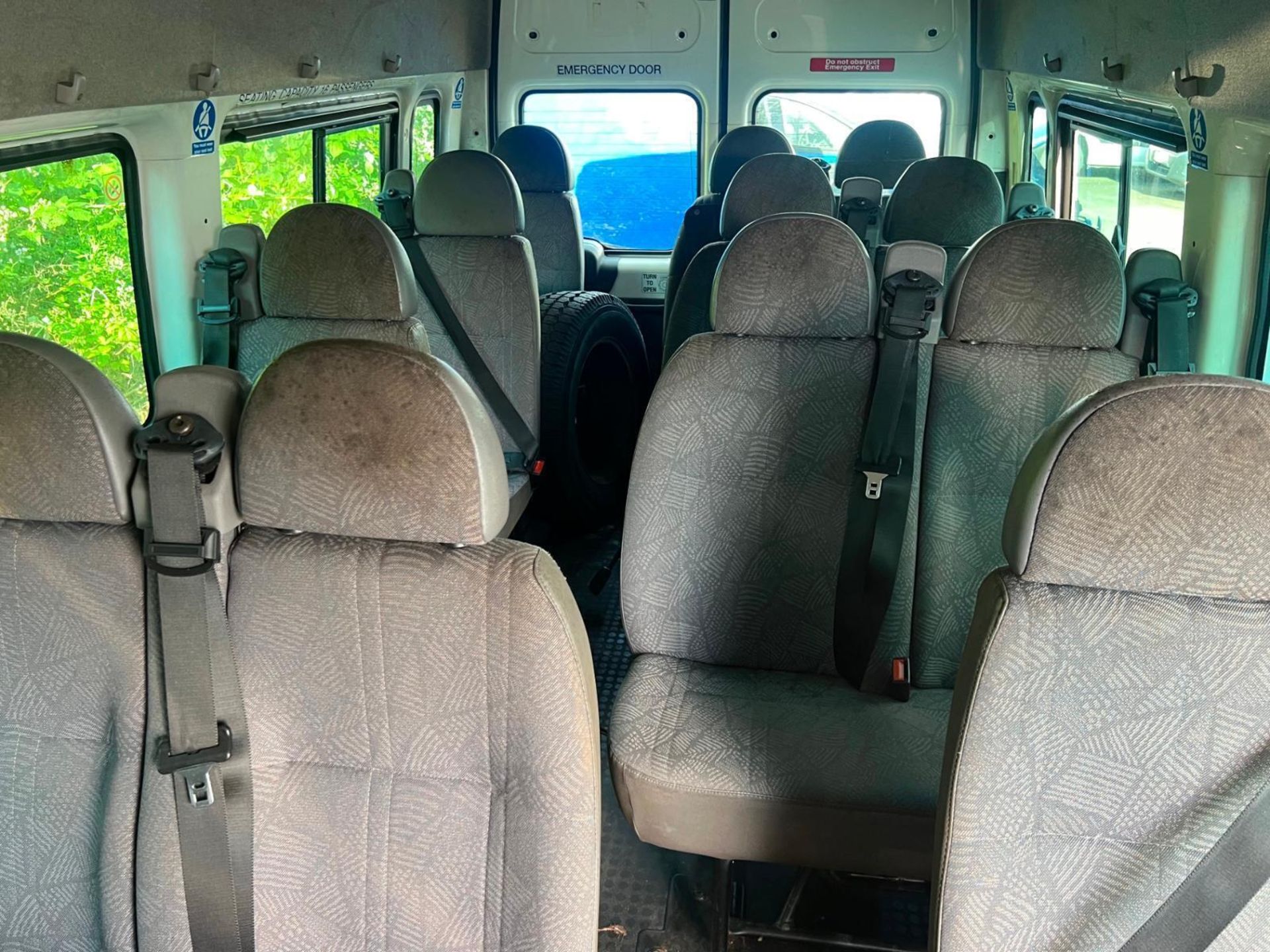 **SPARES OR REPAIRS** 2005 FORD TRANSIT LWB 17 SEATER MINIBUS >>--NO VAT ON HAMMER--<< - Image 5 of 5