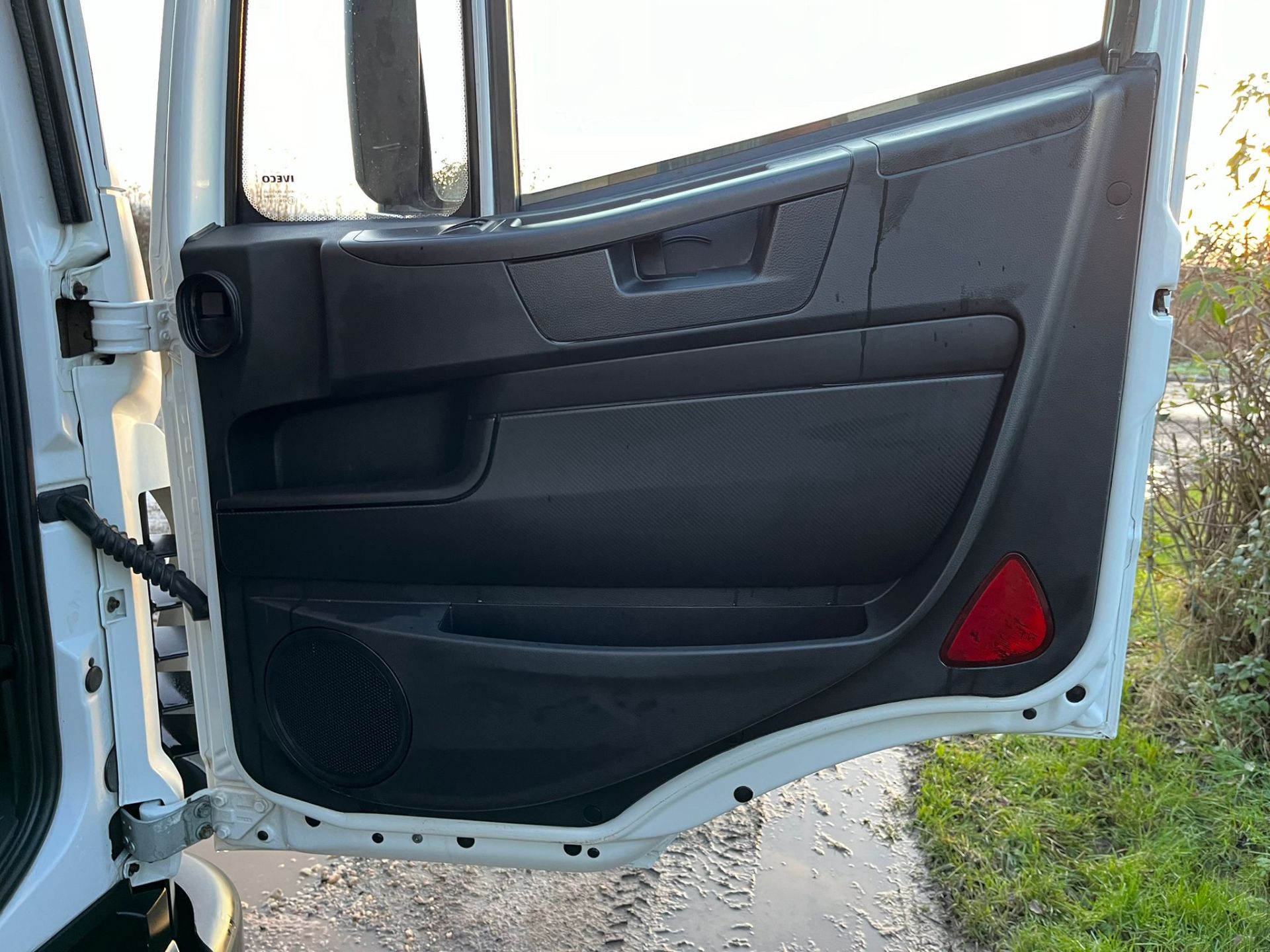 SPACIOUS SLEEPER CAB: 2019 IVECO EUROCARGO FOR HAULING - Bild 13 aus 21