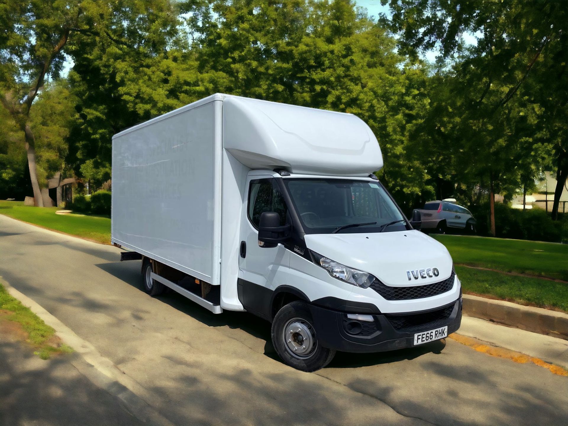 2016 IVECO DAILY 70C-170 3.0 AUTO 19FT LUTON WITH SIDE SHUTTER >>--NO VAT ON HAMMER--<< - Image 3 of 14