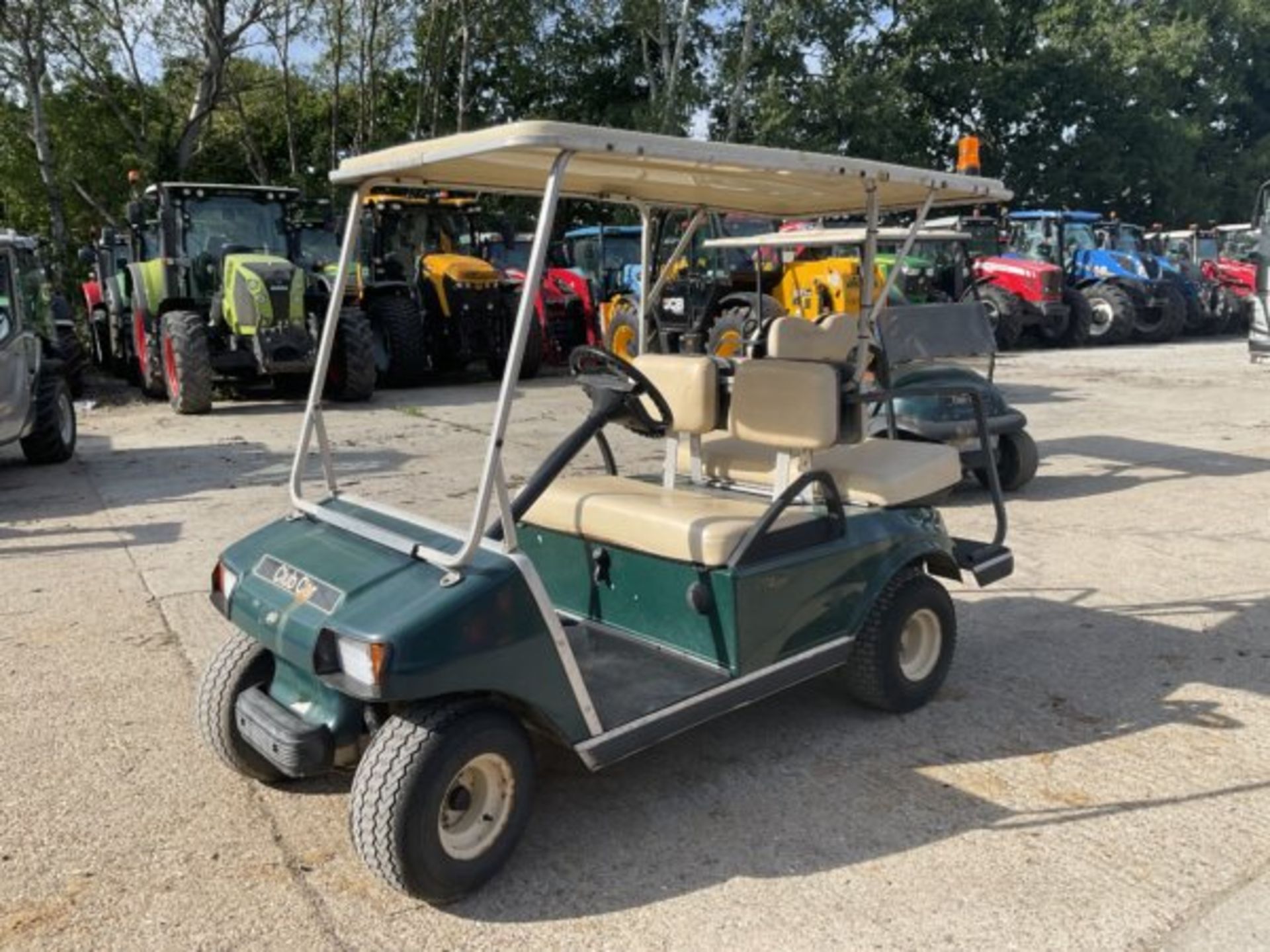 CLUB CAR VILLAGER GOLF BUGGY. PETROL. WINDSHIELD. 4 PASSENGERS. - Image 8 of 9