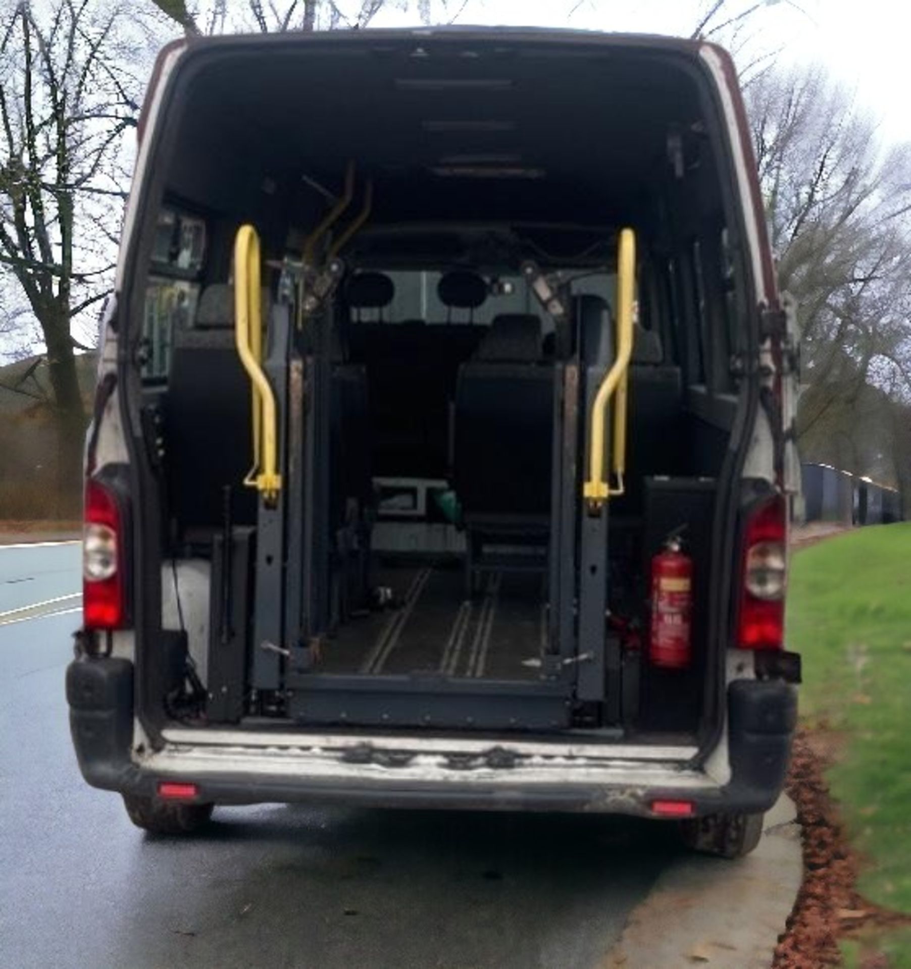 **SPARES OR REPAIRS** 2007 RENAULT MASTER LWB MINIBUS - Image 4 of 12