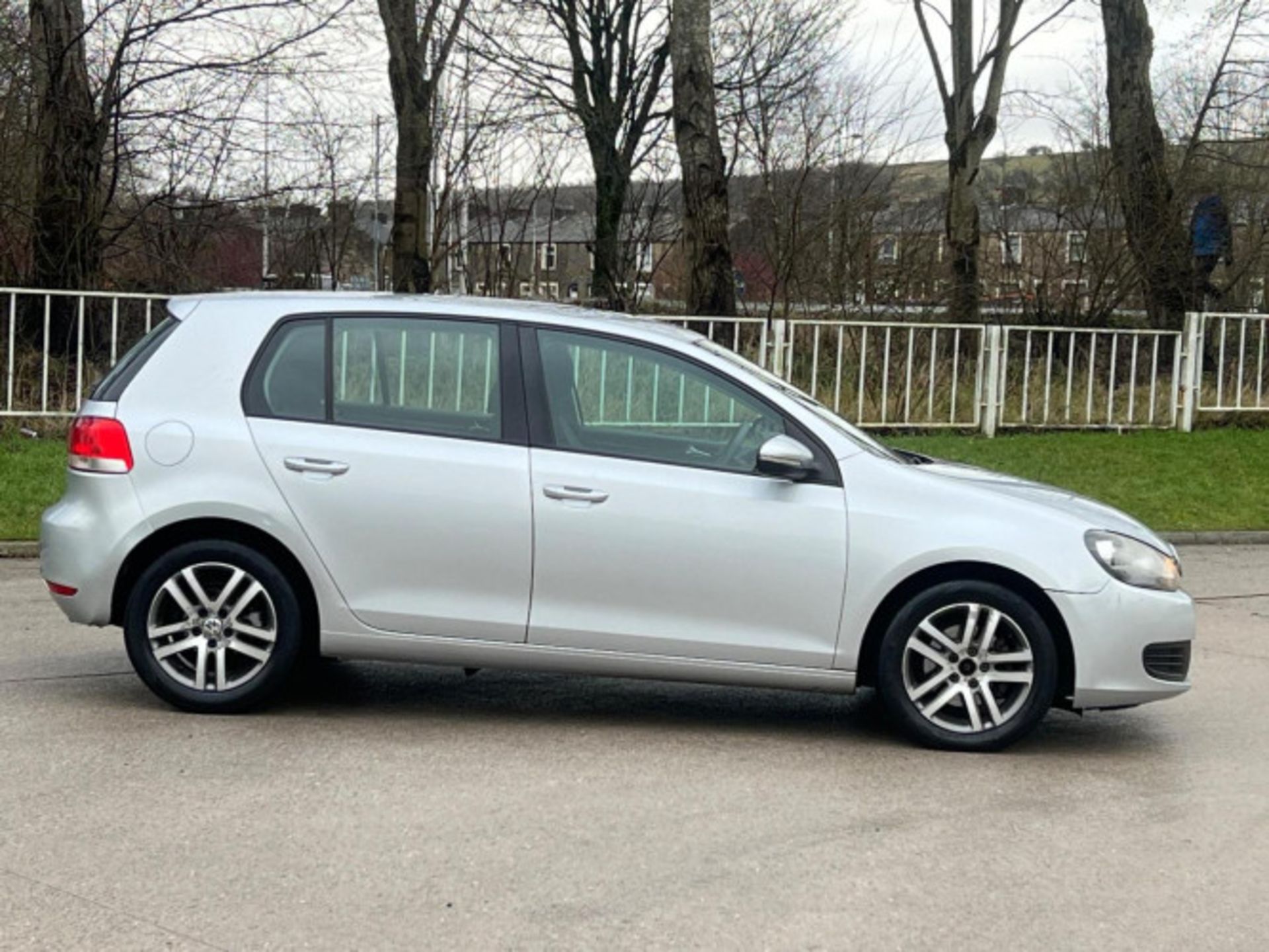 2009 VOLKSWAGEN GOLF 2.0 TDI SE DSG - CUTTING EDGE TECHNOLOGY >>--NO VAT ON HAMMER--<< - Image 65 of 67