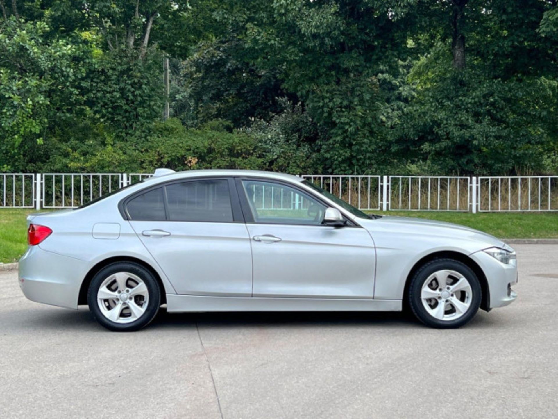 BMW 3 SERIES 2.0 DIESEL ED START STOP - A WELL-MAINTAINED GEM >>--NO VAT ON HAMMER--<< - Image 2 of 229