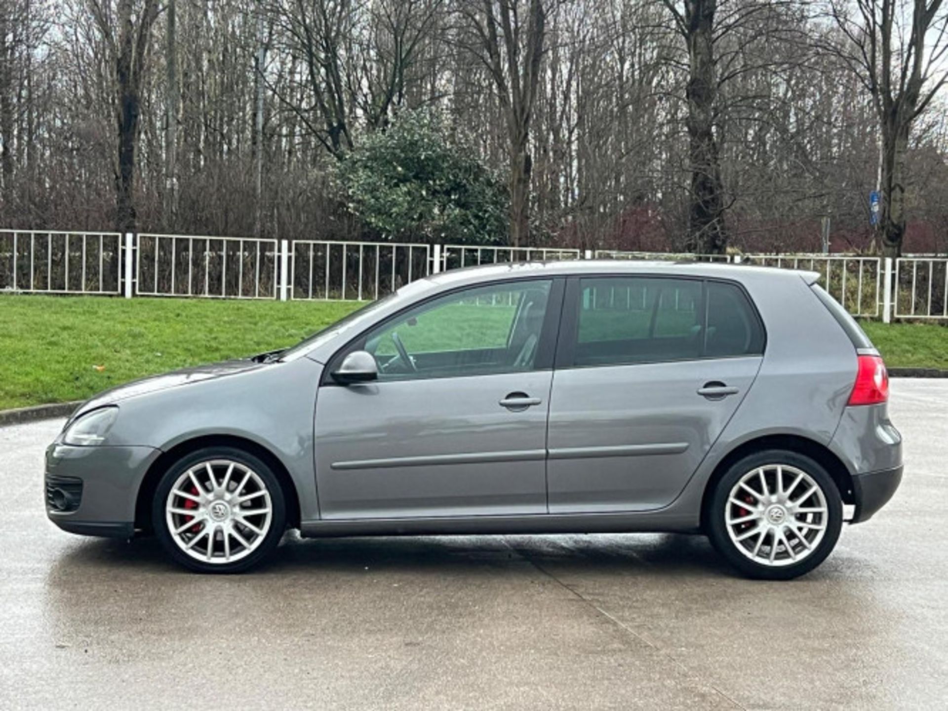 VOLKSWAGEN GOLF 2.0 TDI GT 5DR >>--NO VAT ON HAMMER--<< - Image 6 of 109