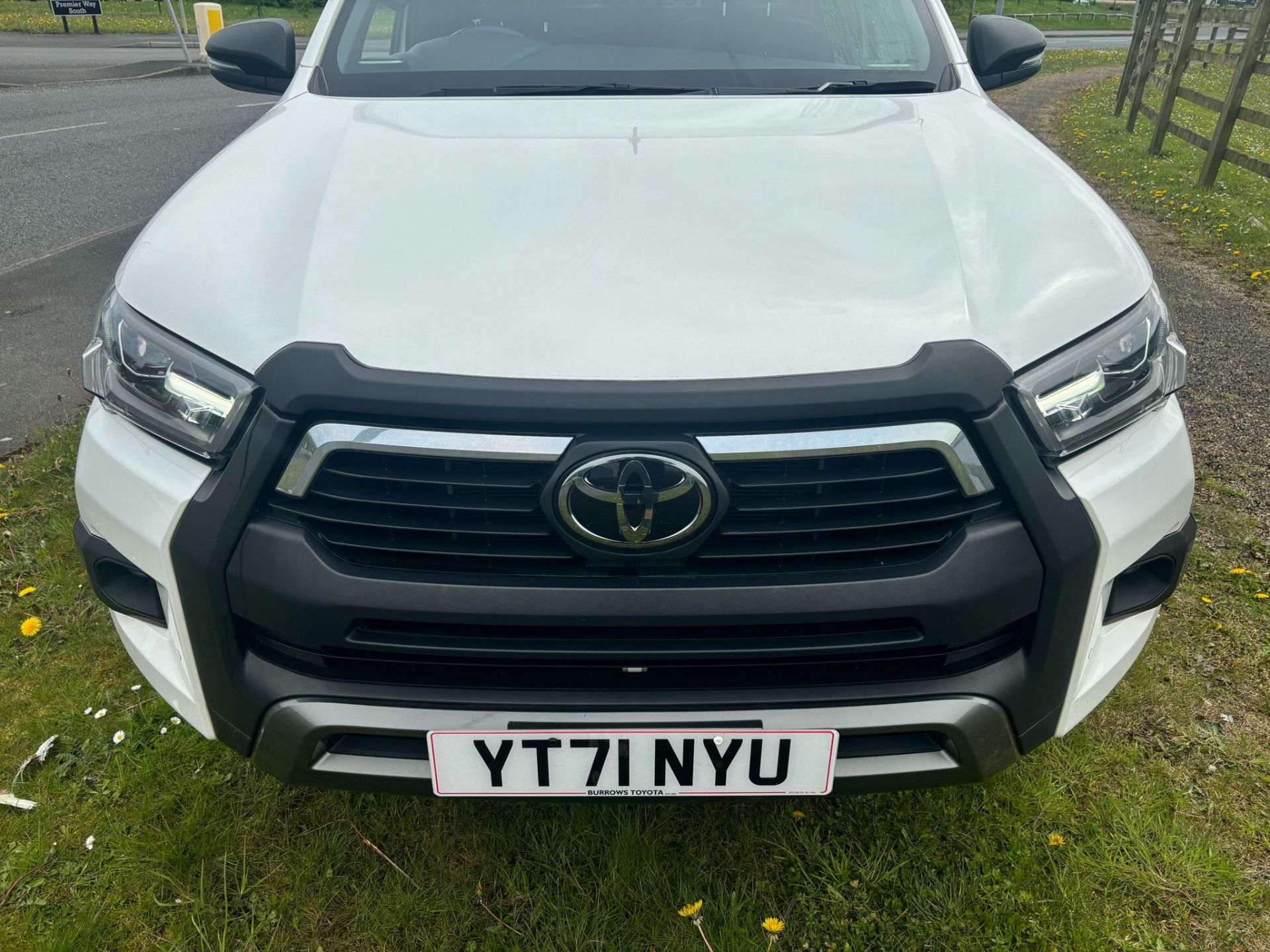 >>>SPECIAL CLEARANCE<<< TOYOTA 2022 HILUX INVINCIBLE X **ONLY 23K MILES - Image 3 of 14