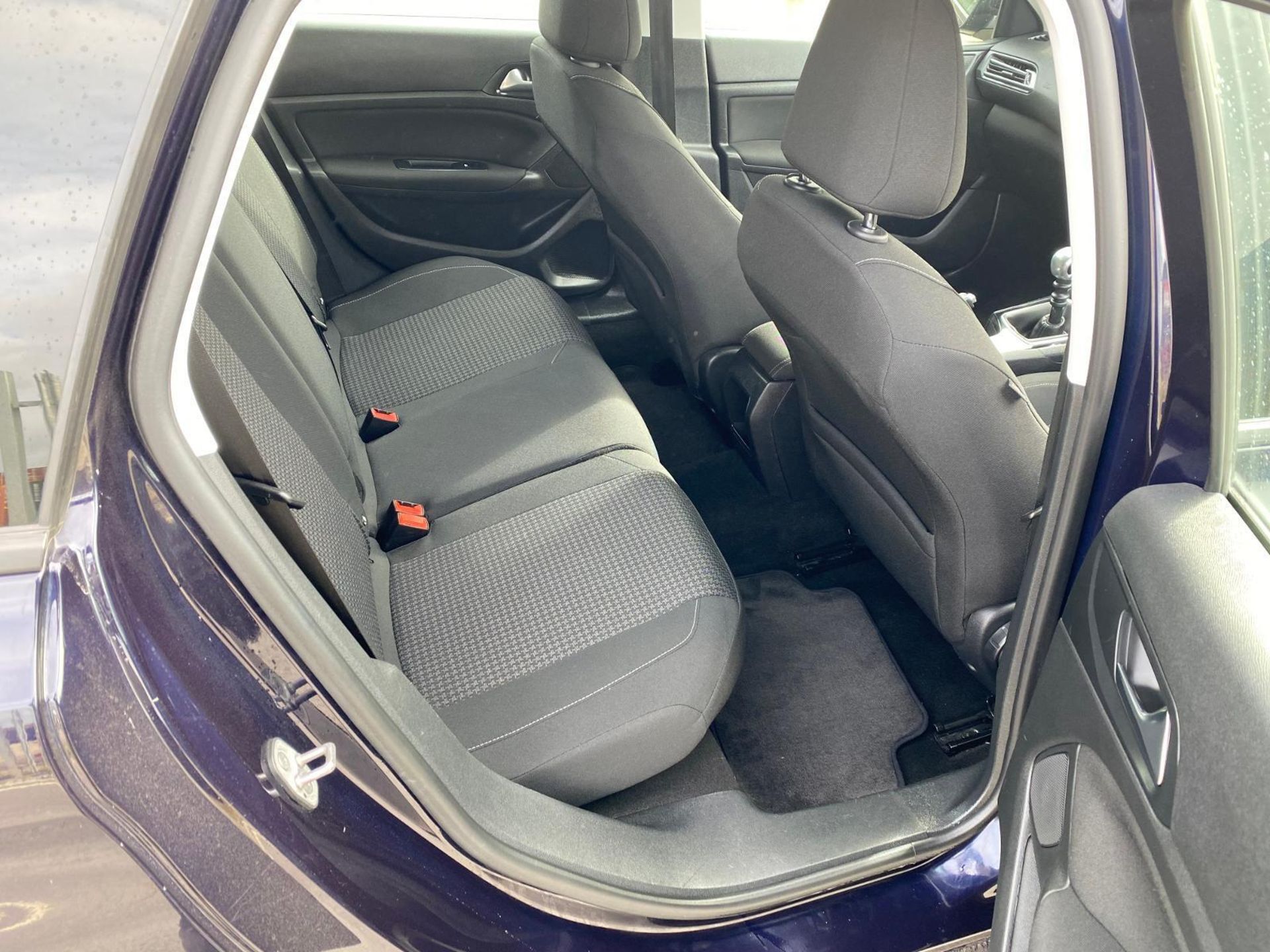 >>--NO VAT ON HAMMER--<< 2019 PEUGEOT 308 1.5 BLUE HDI S/S SW ACTIVE ESTATE EURO 6(ONLY 81K MILEAS) - Image 11 of 15