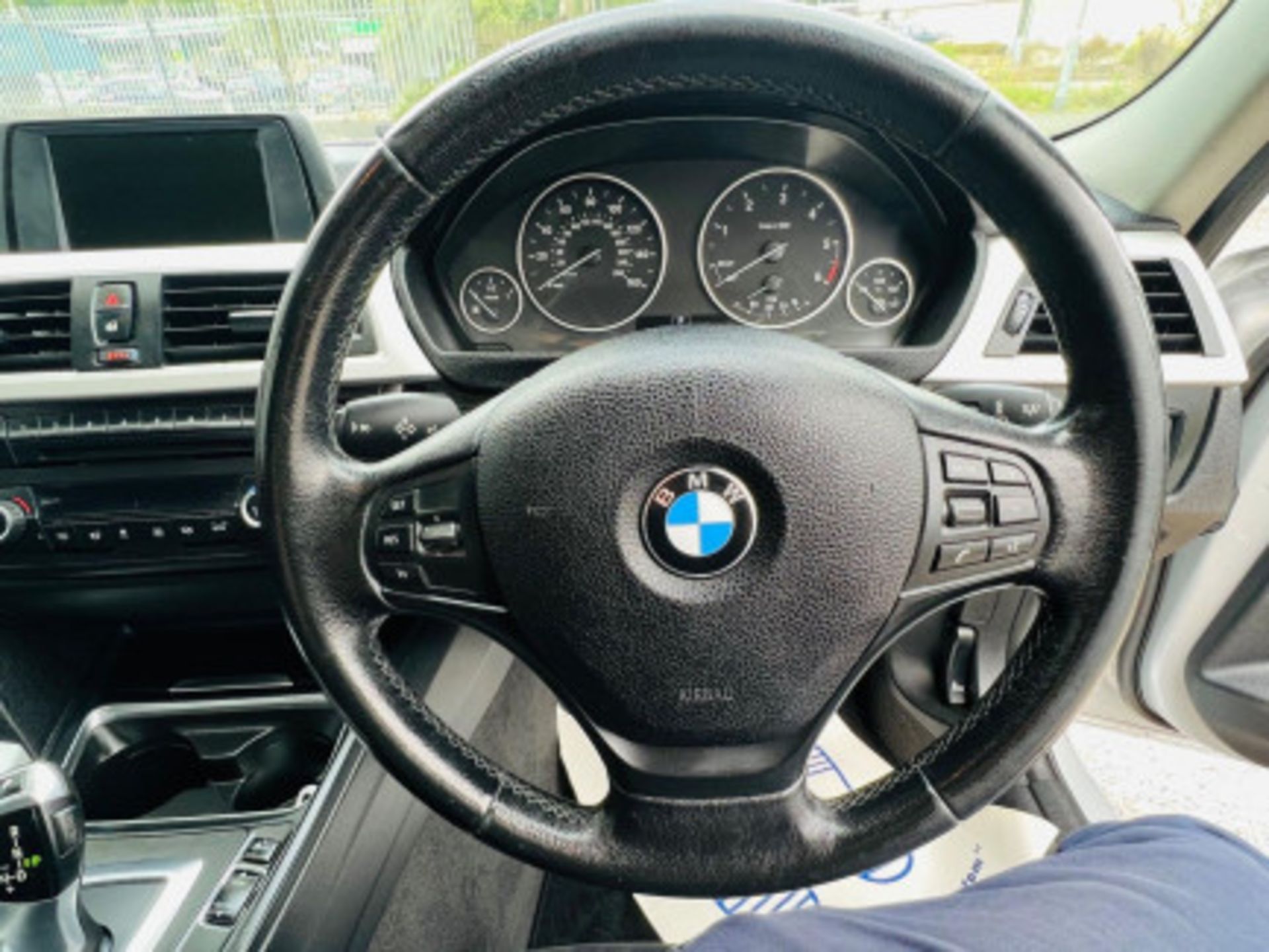 BMW 3 SERIES 2.0 DIESEL ED START STOP - A WELL-MAINTAINED GEM >>--NO VAT ON HAMMER--<< - Image 21 of 229