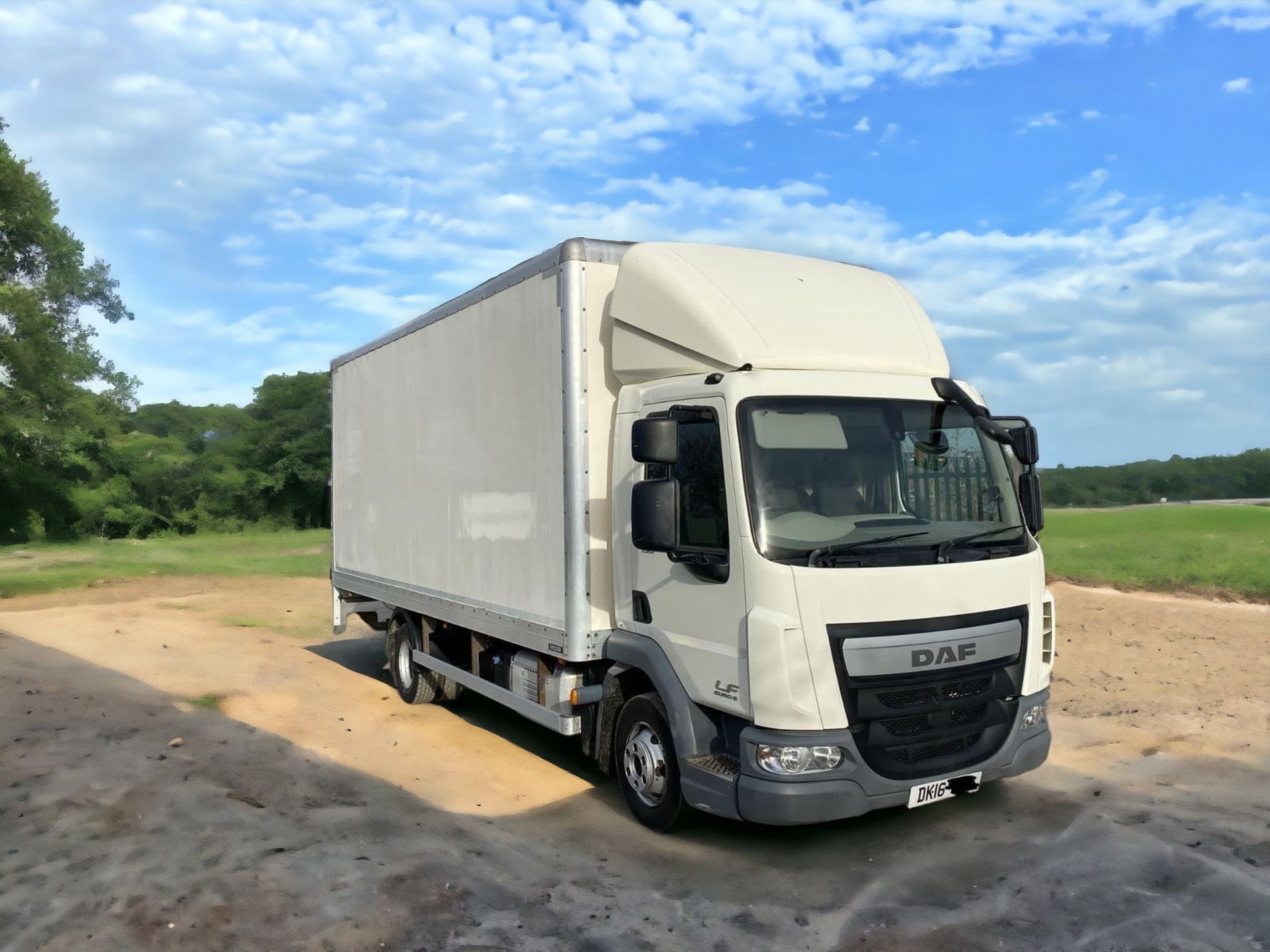 2016 DAF LF 21FT LUTON/BOX TRUCK WITH TAIL LIFT >>--NO VAT ON HAMMER--<< - Image 2 of 13
