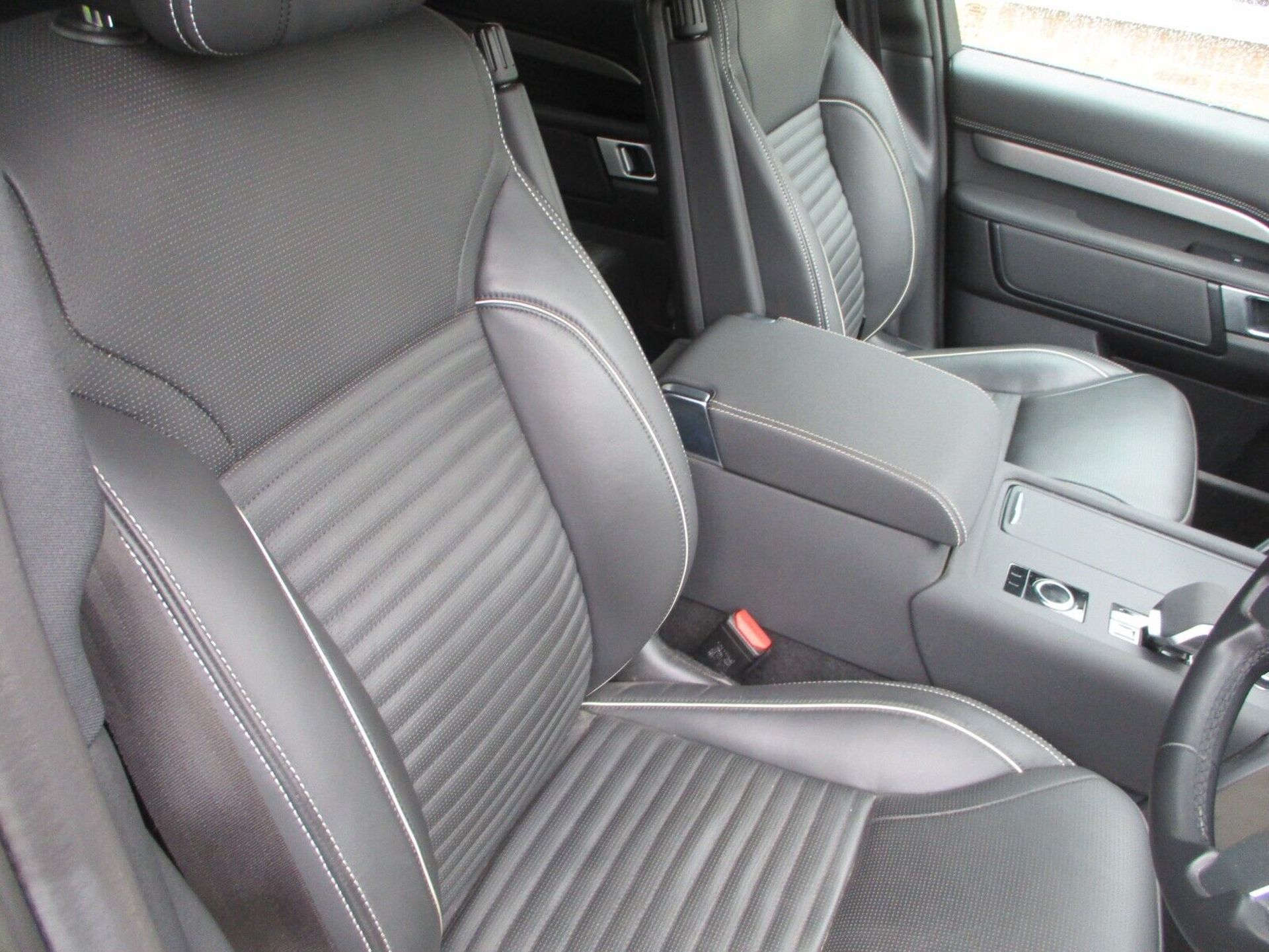 2022 LAND ROVER DISCOVERY R DYNAMIC HSE - RARE REAR SEAT CONVERSION - IMMACULATE CONDITION! - Image 13 of 18
