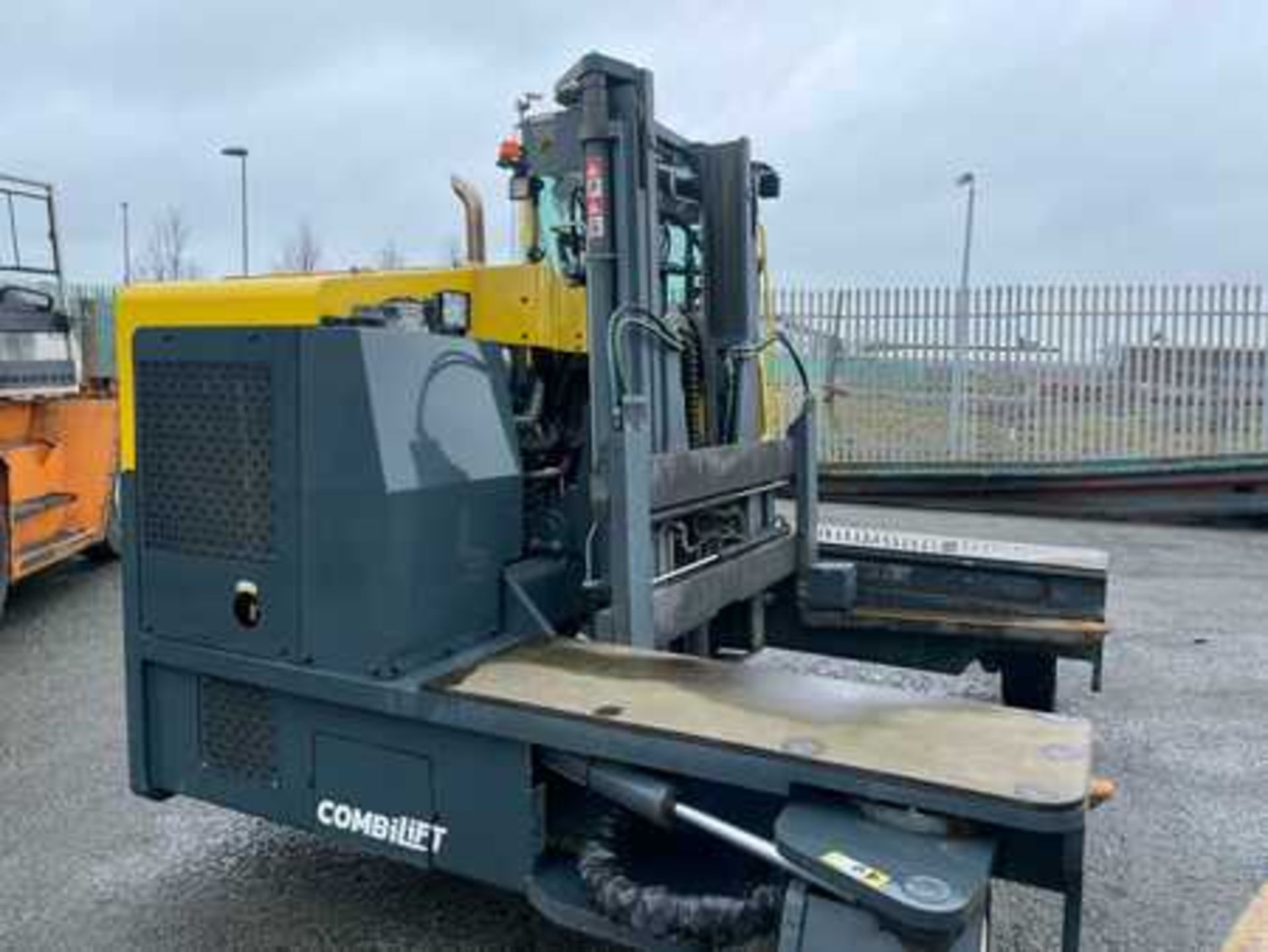 FOUR-WAY TRUCKS COMBILIFT C8000 - Bild 2 aus 9