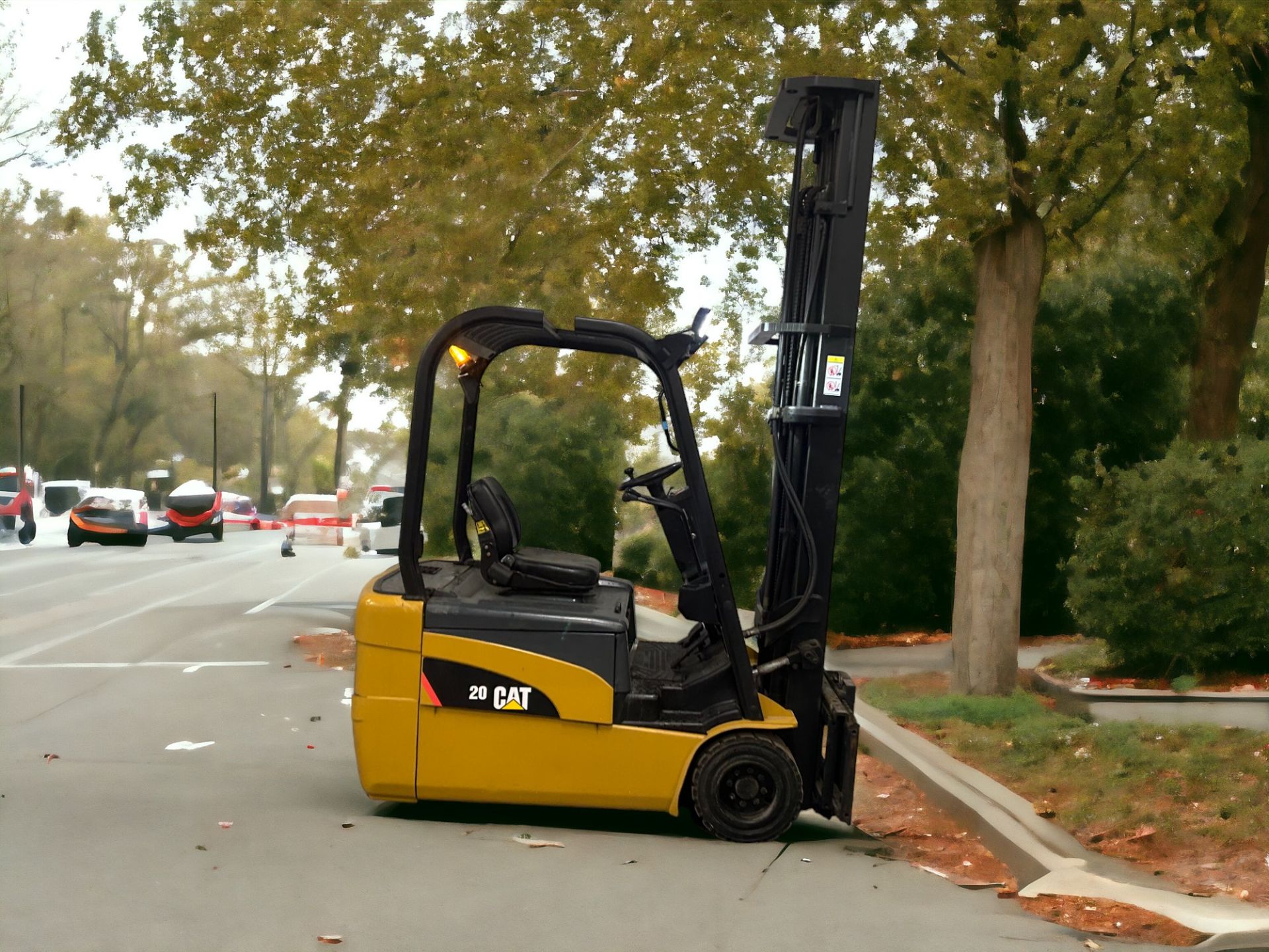 CAT LIFT TRUCKS ELECTRIC 3-WHEEL FORKLIFT - MODEL EP20NT (2008) **(INCLUDES CHARGER)** - Image 5 of 6