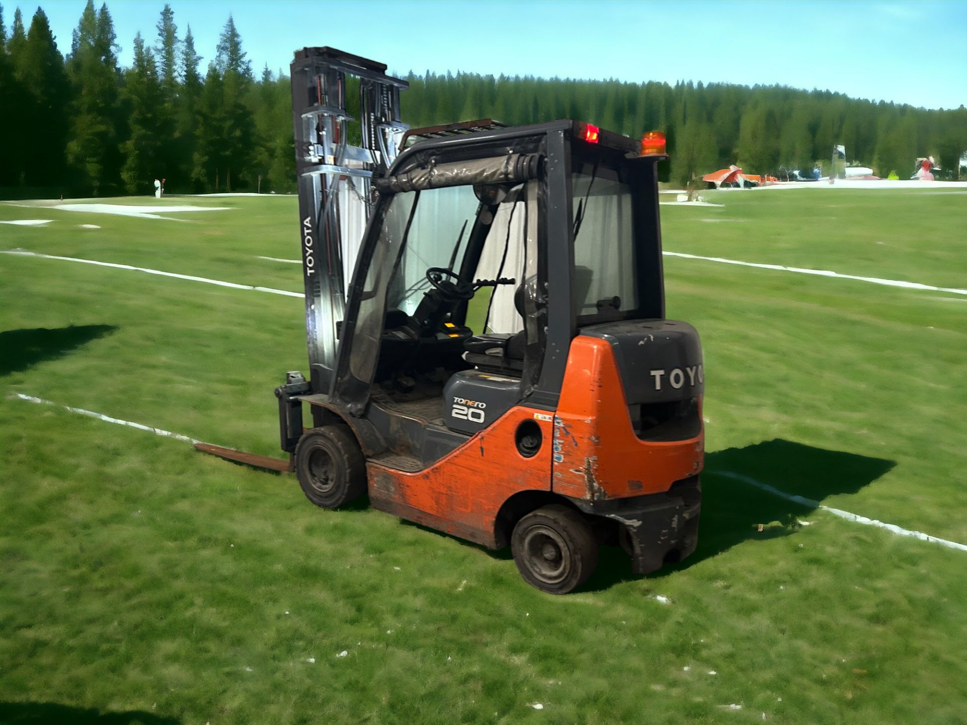 TOYOTA DIESEL FORKLIFT - MODEL 02-8FDKF20 (YEAR: 2017) - Image 3 of 5