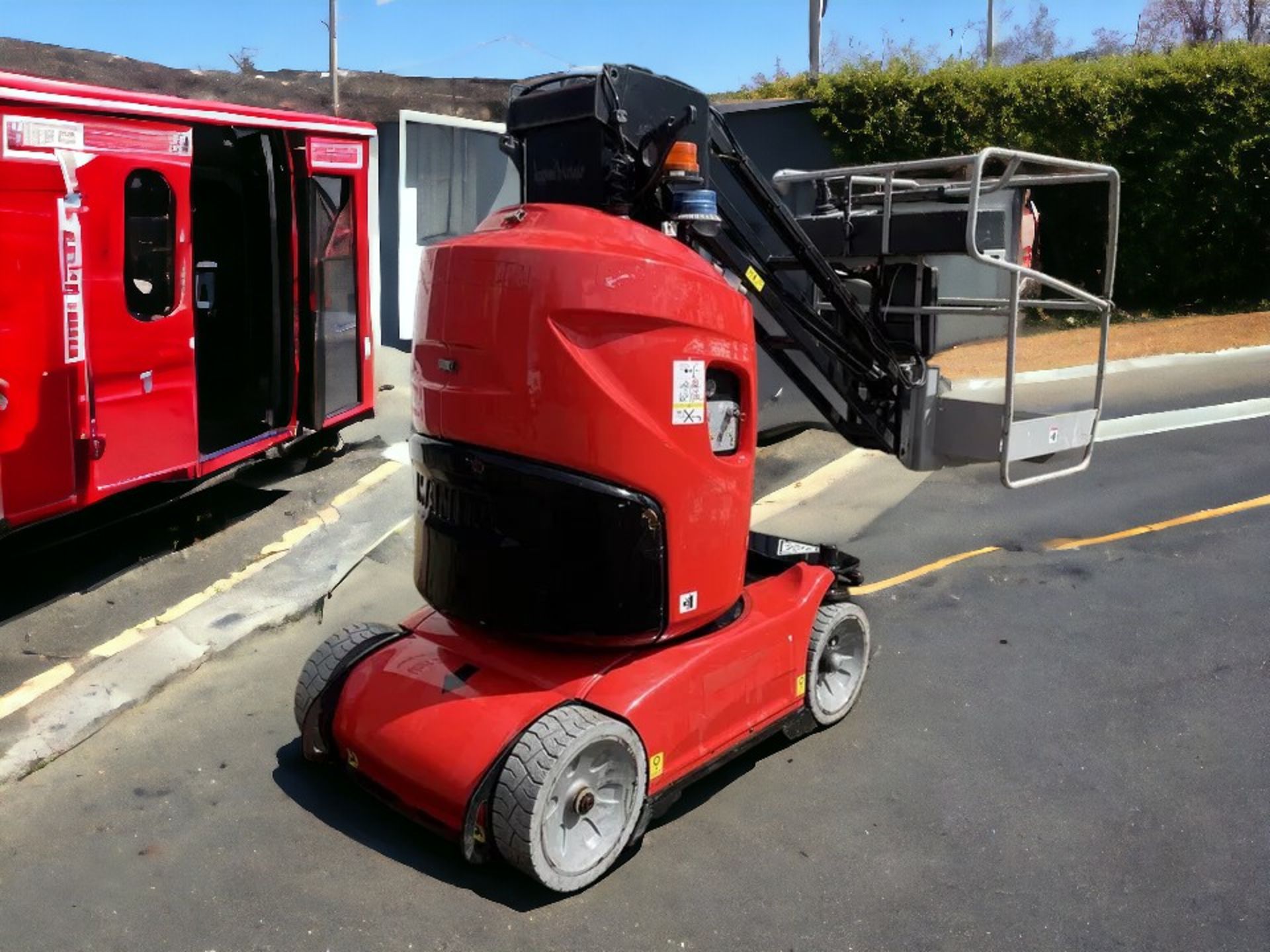 MANITOU 100 VJR VERTICAL MAST LIFT - Image 8 of 9