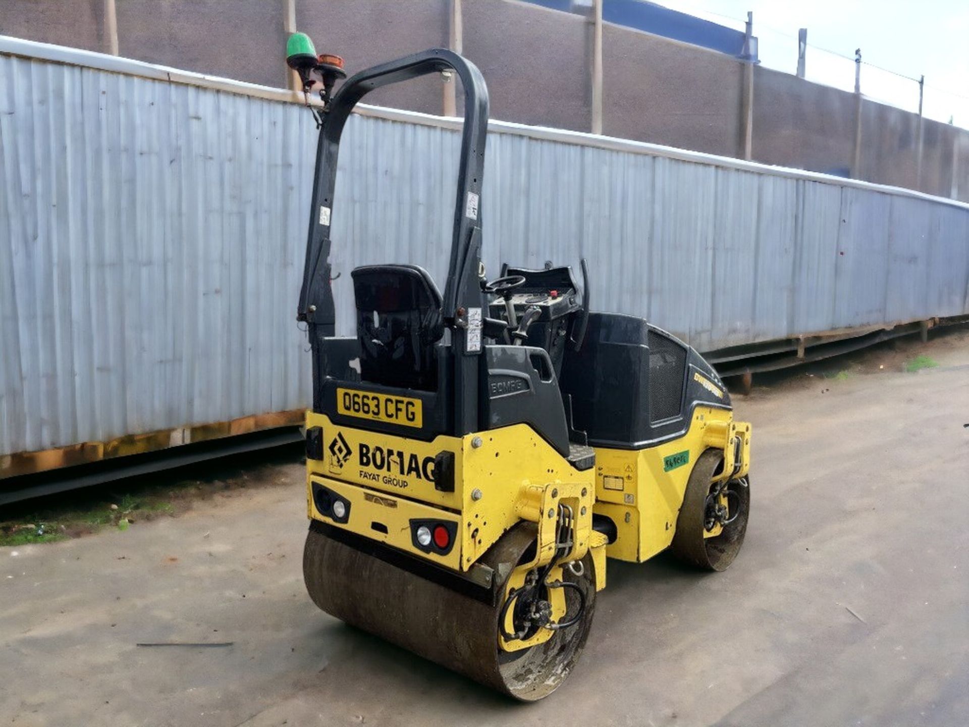 EFFICIENT AND RELIABLE 2014 BOMAG BW 120 AD-5 ROLLER - Image 2 of 11