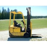 **(INCLUDES CHARGER)** HYSTER ELECTRIC 3-WHEEL FORKLIFT - J1.60XMT (2005)