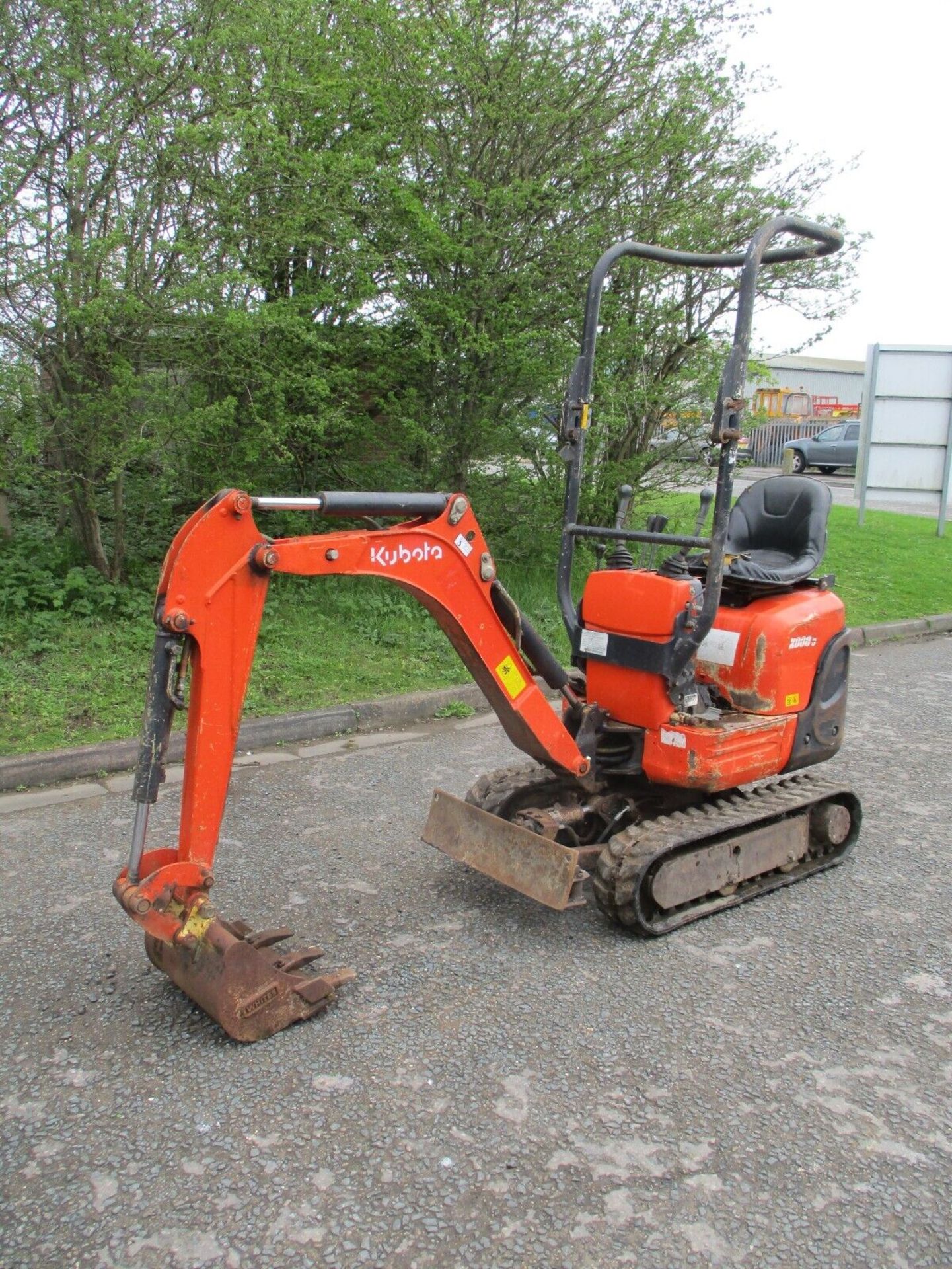 KUBOTA K008 EXCAVATOR YEAR 2014 WEIGHS ABOUT 80