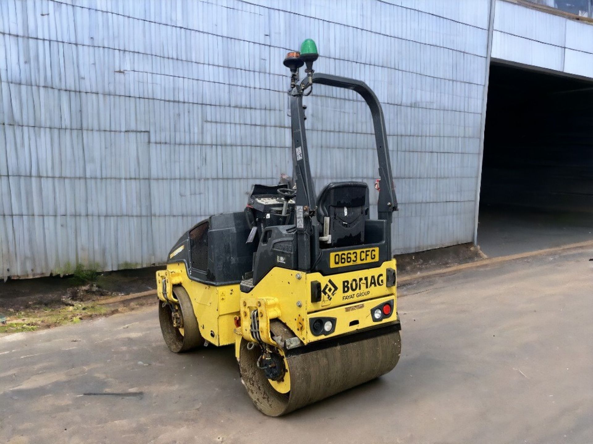 EFFICIENT AND RELIABLE 2014 BOMAG BW 120 AD-5 ROLLER - Image 4 of 11