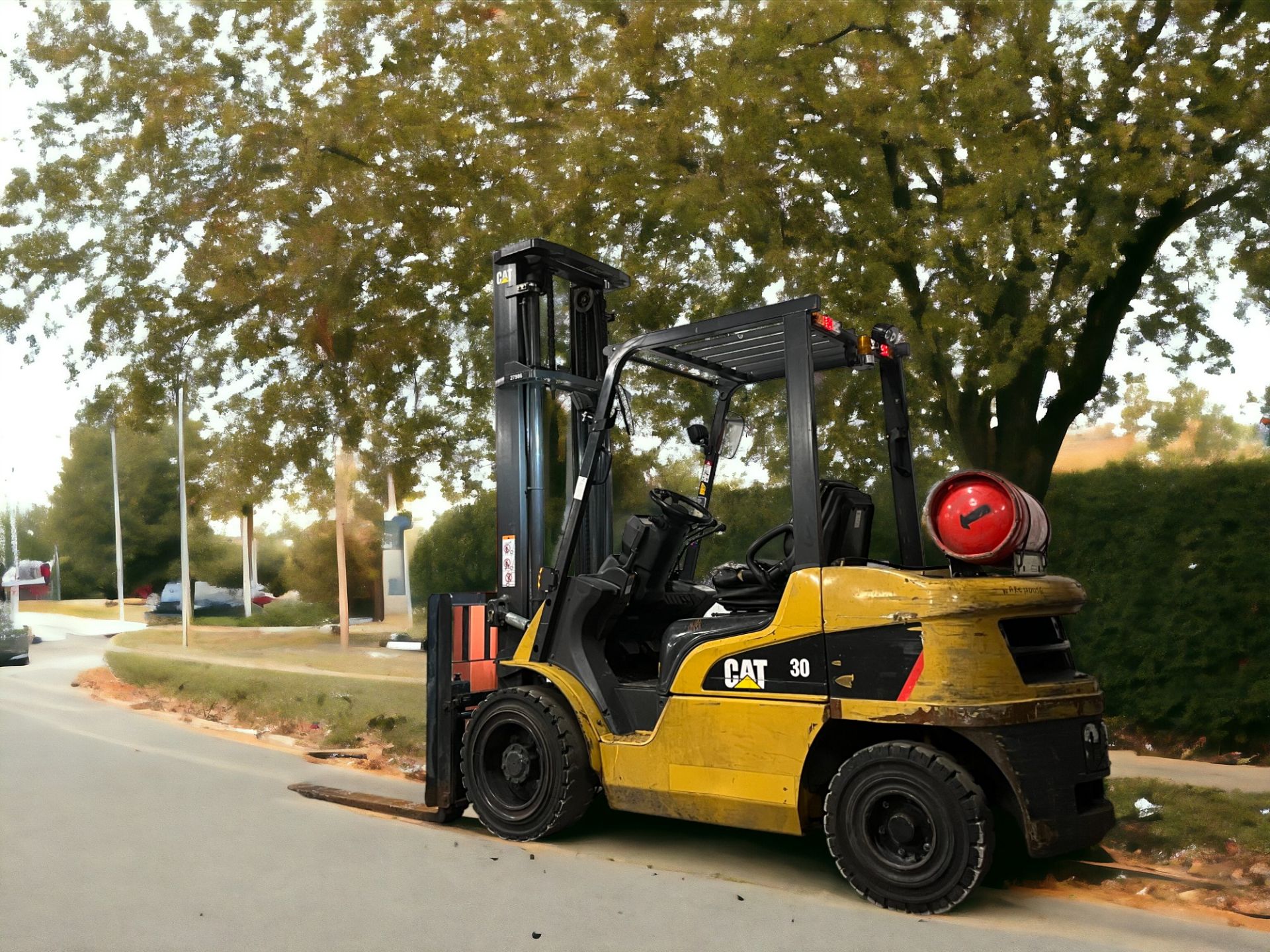 CAT LIFT TRUCKS LPG FORKLIFT - MODEL GP30NT (2016) - Image 3 of 6