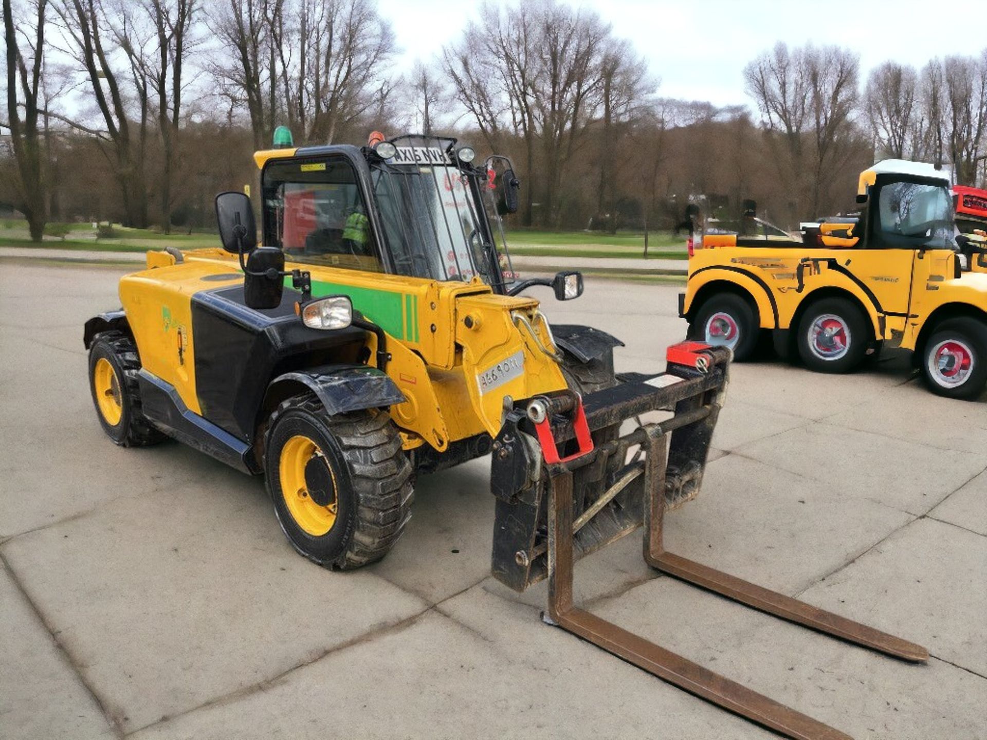 POWERFUL AND VERSATILE 2015 JCB 525-60 TELEHANDLER