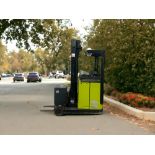 LINDE REACH TRUCK - MODEL R14 (2000) **(INCLUDES CHARGER)**