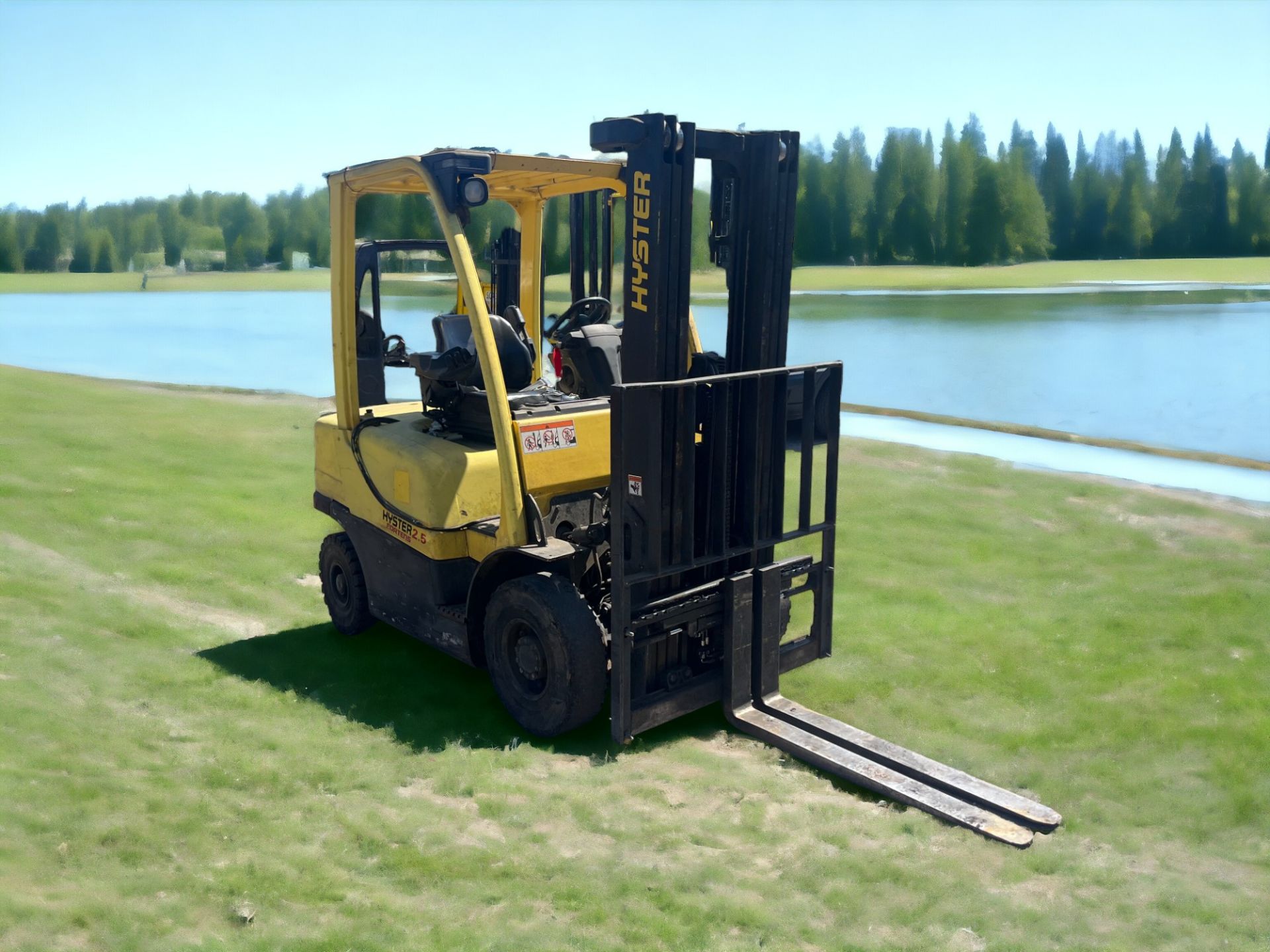 YEAR - 2012 HYSTER H2.5FT DIESEL FORKLIFT - Image 2 of 6