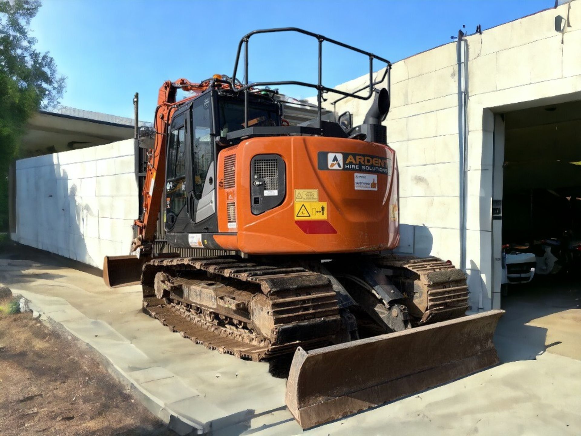 HITACHI ZX135 USBL-6 TRACKED EXCAVATOR - Image 2 of 12