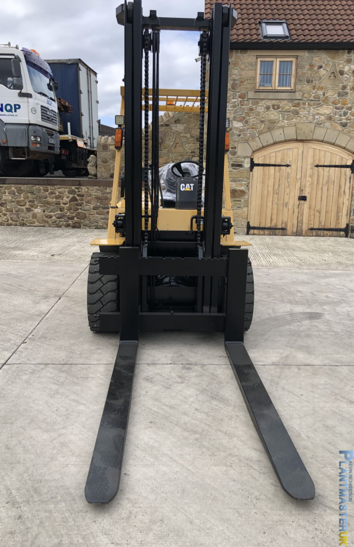 CAT DP 60 (6 TON ) DIESEL FORKLIFT - Image 8 of 9