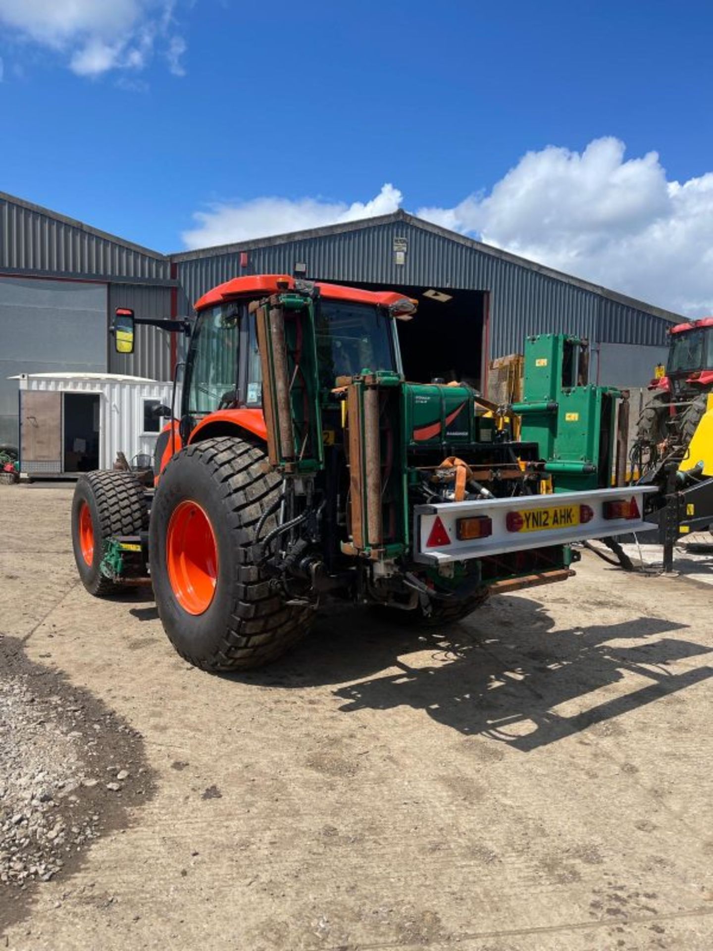 KUBOTA M8450 TRACTOR C/W MOWERS - Bild 4 aus 15