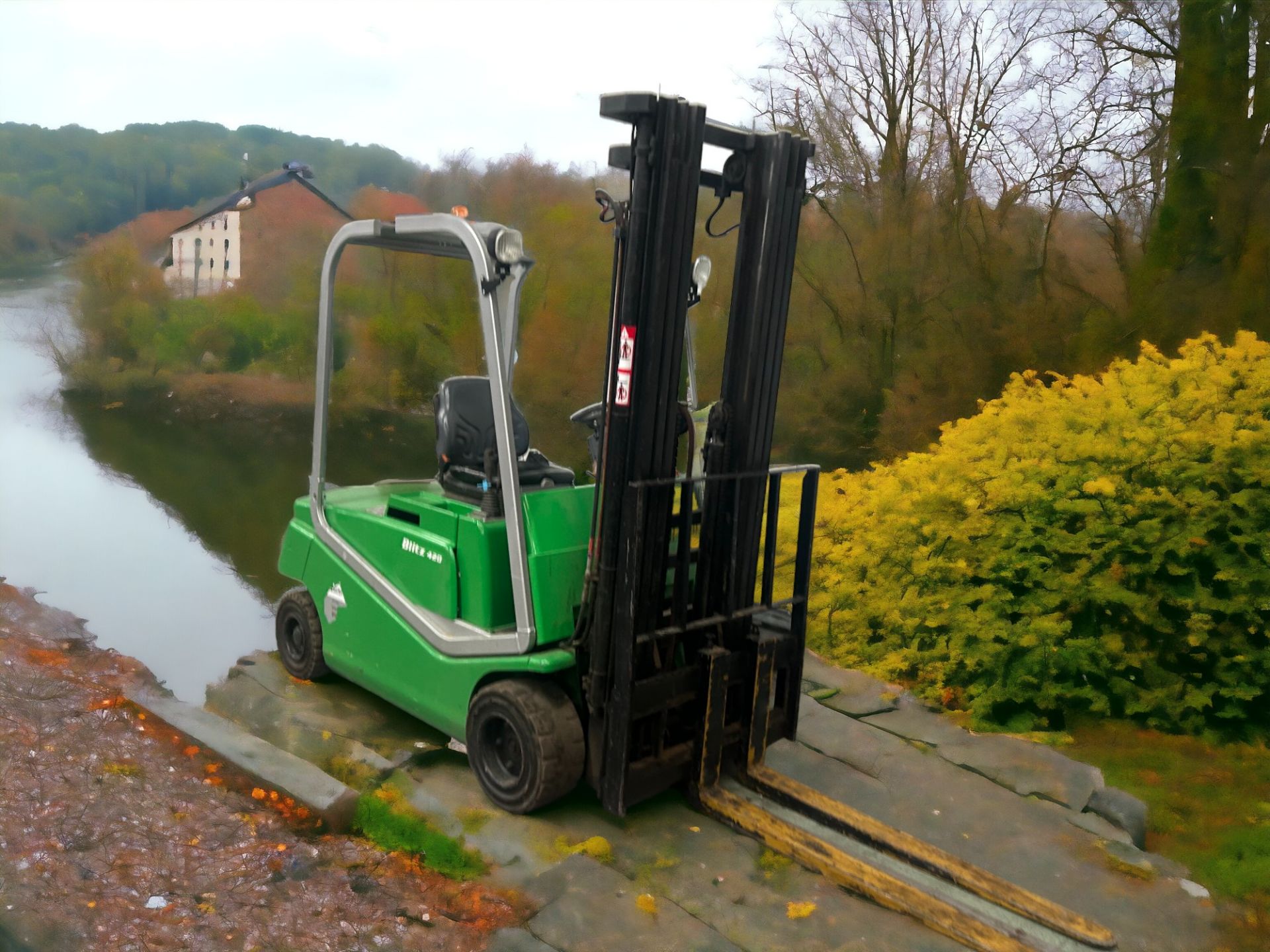 CESAB BLITZ 4720 FN ELECTRIC FORKLIFT -**(INCLUDES CHARGER)** - Image 4 of 6