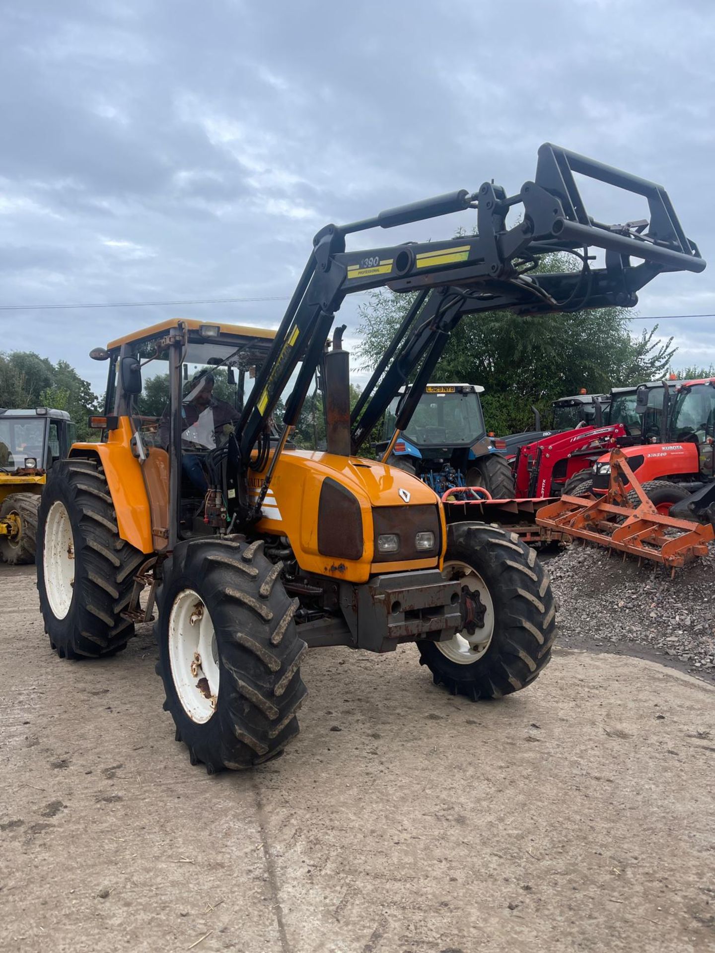 GET YOUR WORK HORSE - RENAULT CERES 330 // 7279 HOURS ONLY