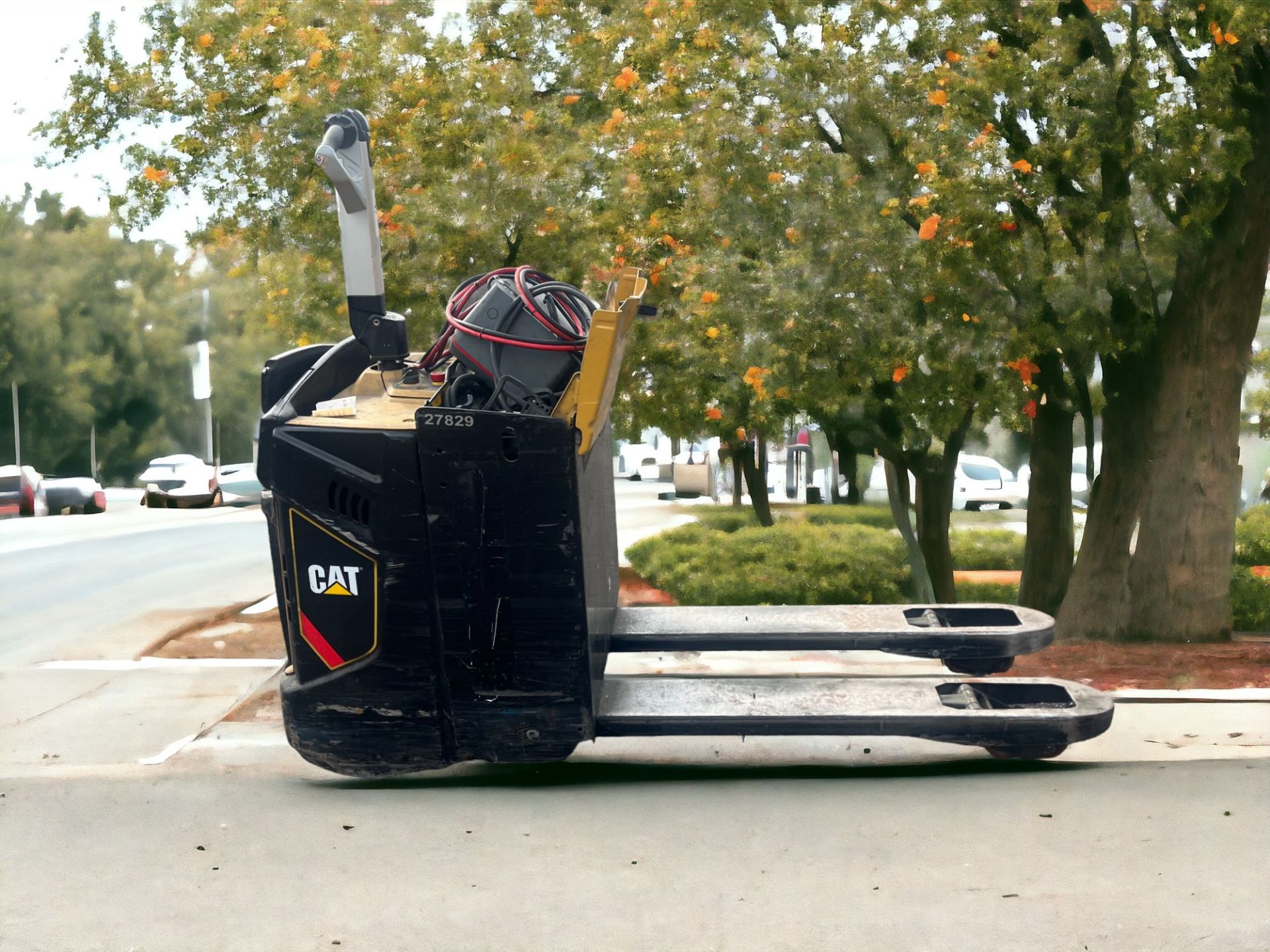 CAT LIFT TRUCKS ELECTRIC PALLET TRUCK - MODEL NPV20N2 (2015) **(INCLUDES CHARGER)** - Image 3 of 3