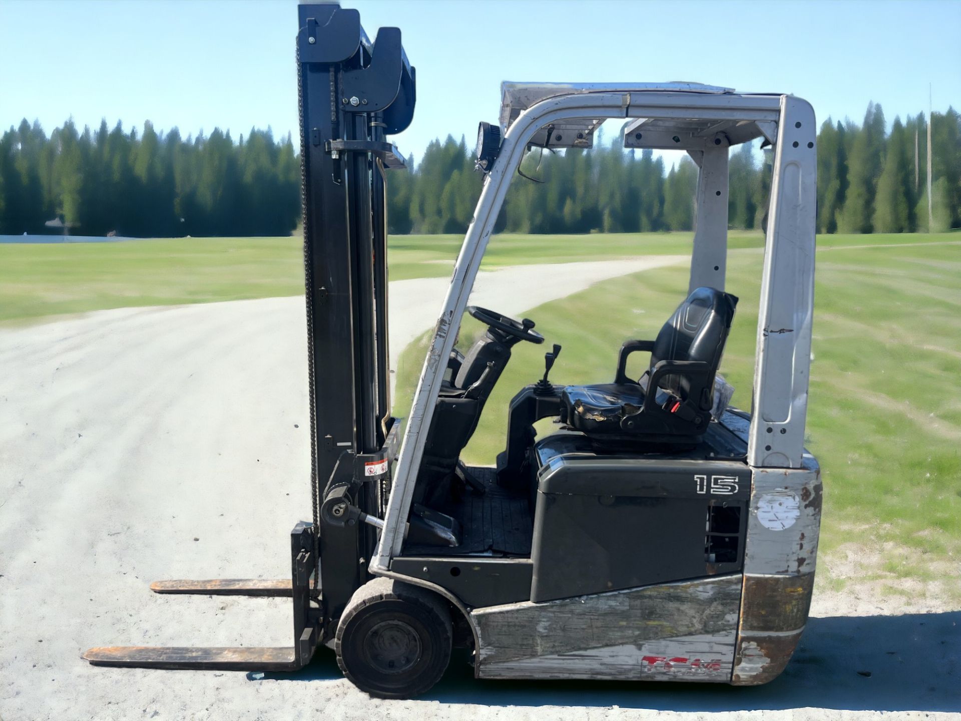 TCM ELECTRIC 3-WHEEL FORKLIFT - A1N1L15H (2015) **(INCLUDES CHARGER)**