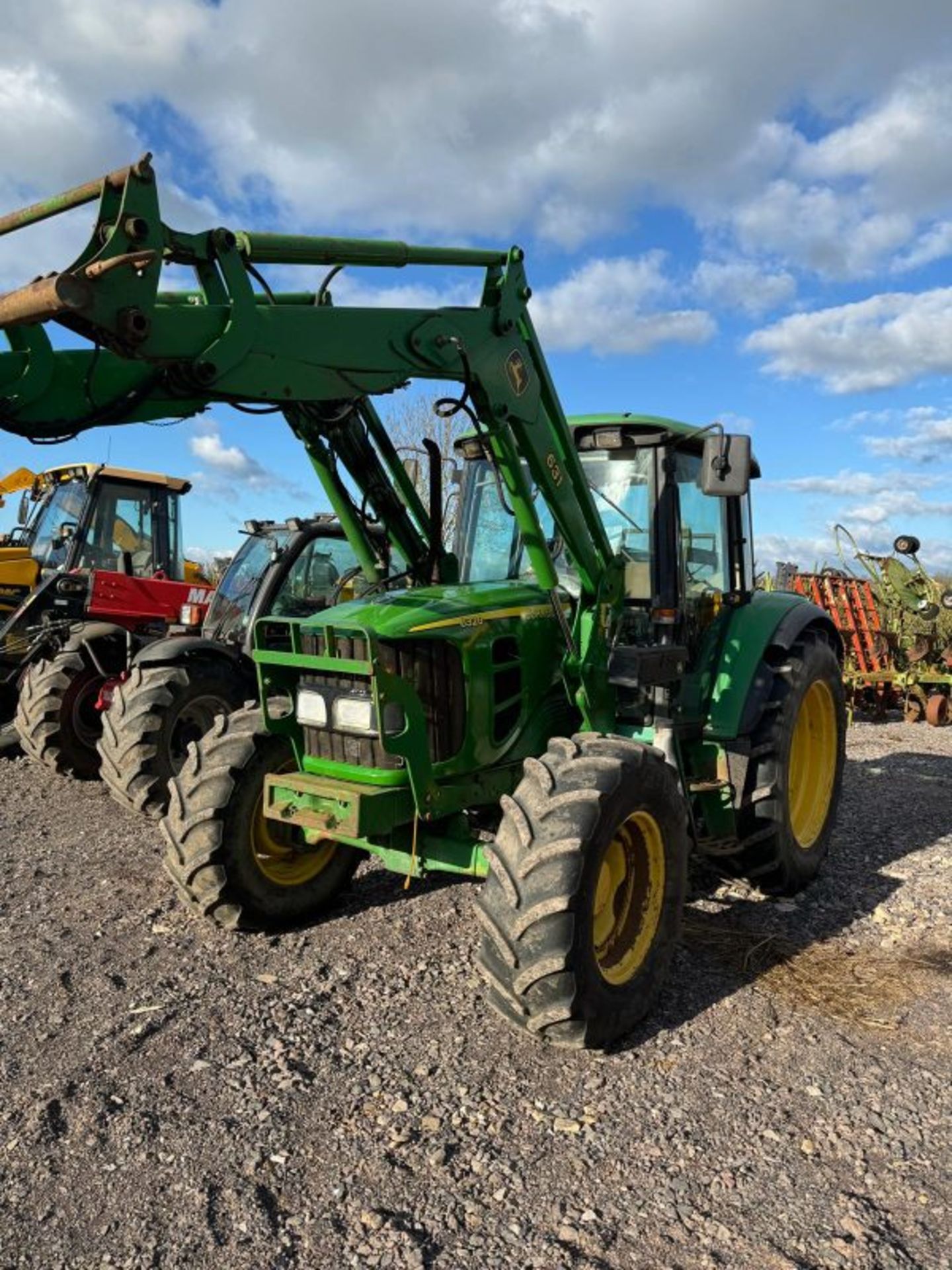 >>>SPECIAL CLEARANCE<<< (2004) JOHN DEERE 6320 TRACTOR WITH LOADER - Image 2 of 10