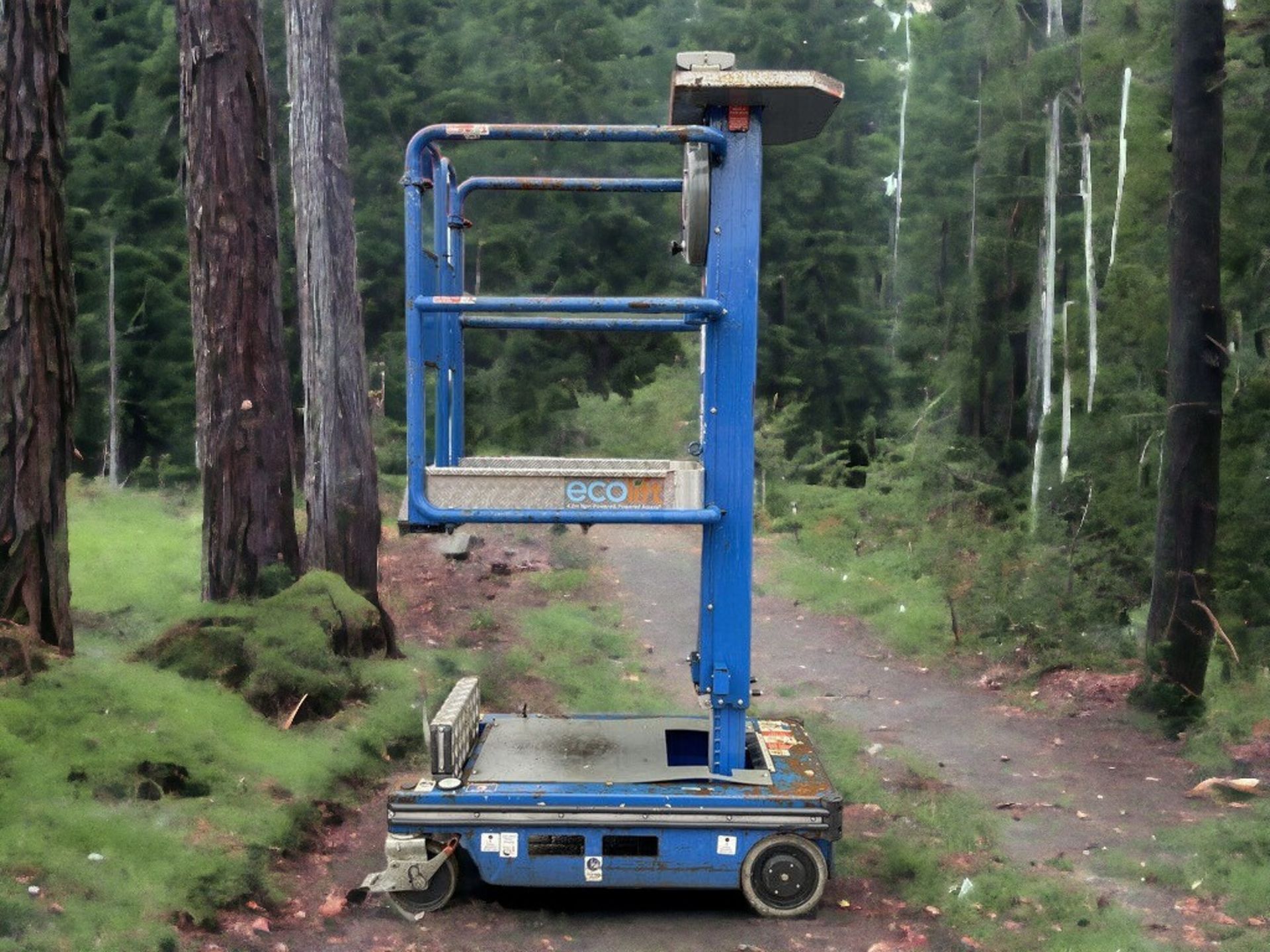 EFFICIENT AND PORTABLE: 2018 POWER TOWER ECOLIFT PUSH AROUND LIFT - Image 3 of 8