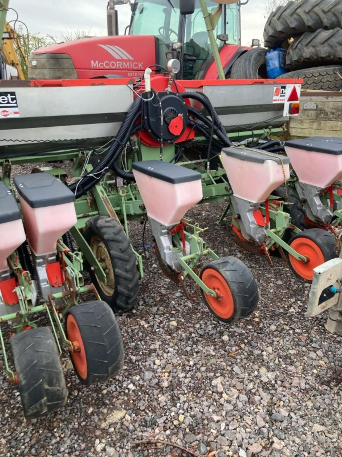 NODET 6 ROW MAIZE DRILL WITH HOPPER CONTROL - Image 2 of 9