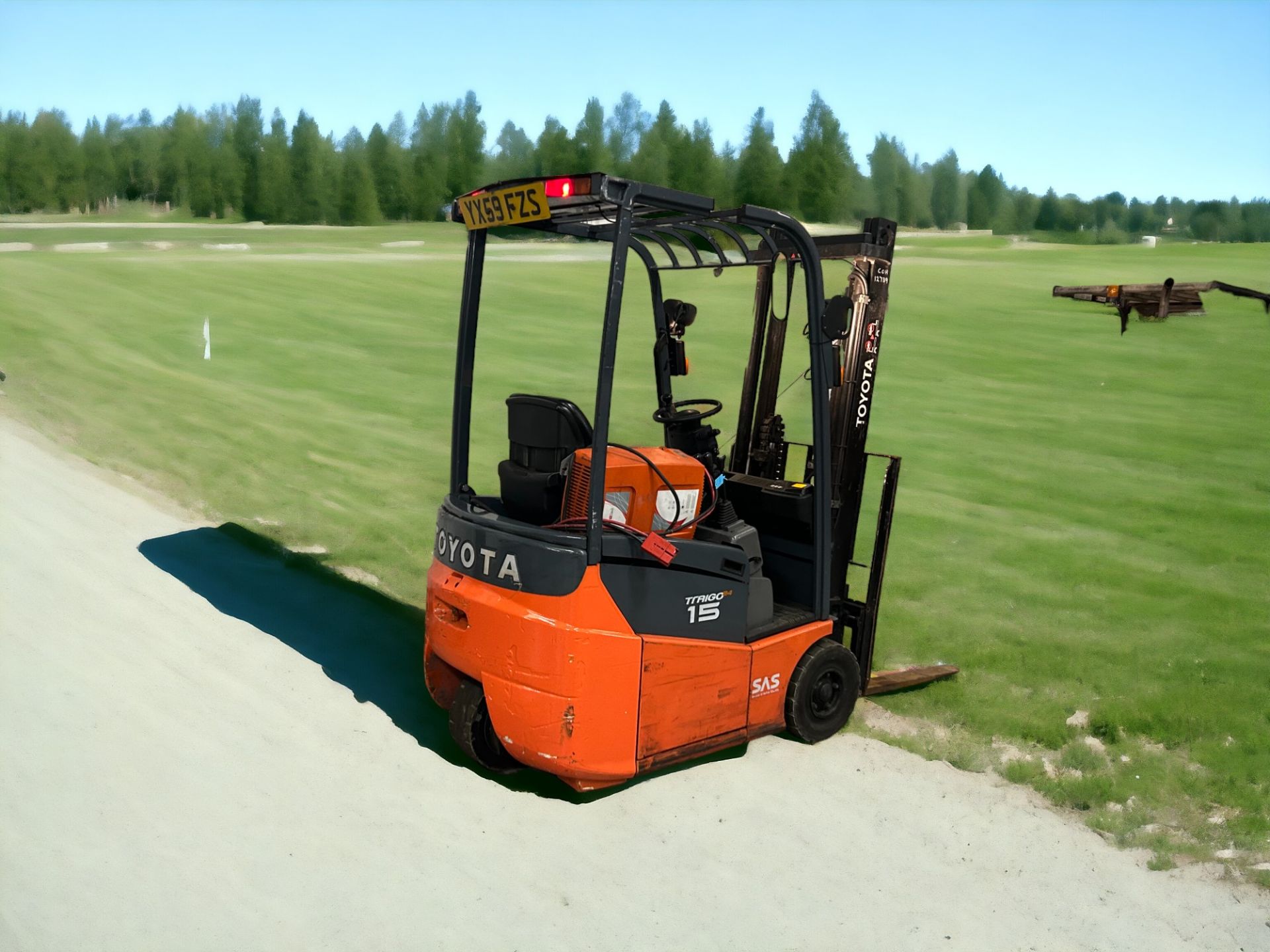 TOYOTA 7FBEST15 ELECTRIC FORKLIFT **(INCLUDES CHARGER)** - Image 8 of 8