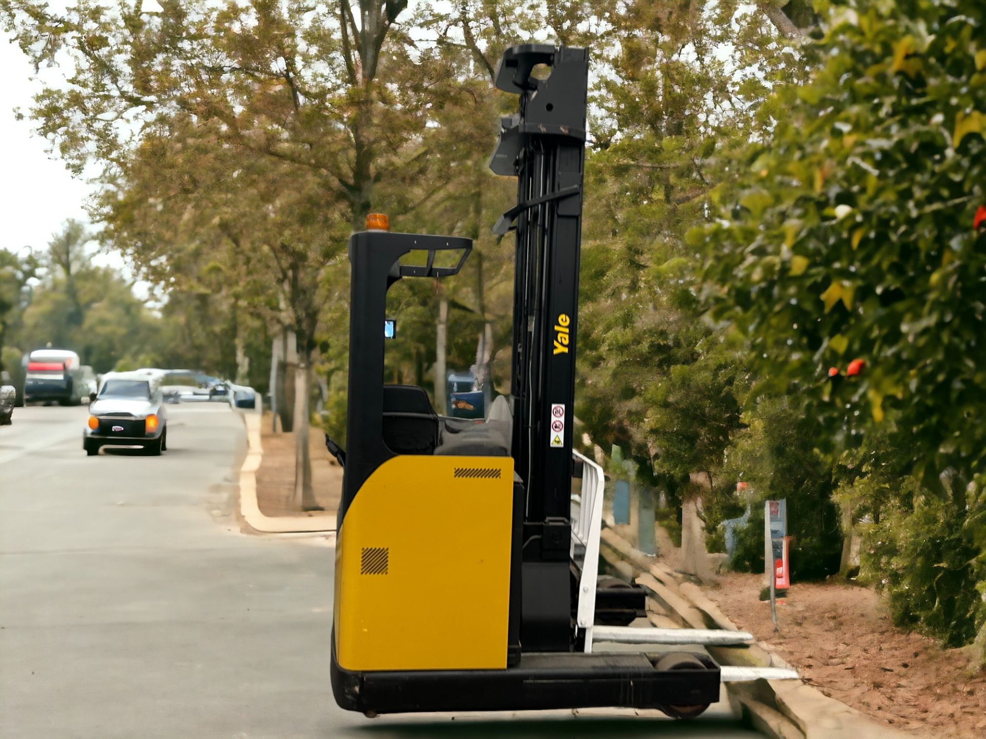 YALE REACH TRUCK - MODEL MR14H (2012) **(INCLUDES CHARGER)** - Image 2 of 6